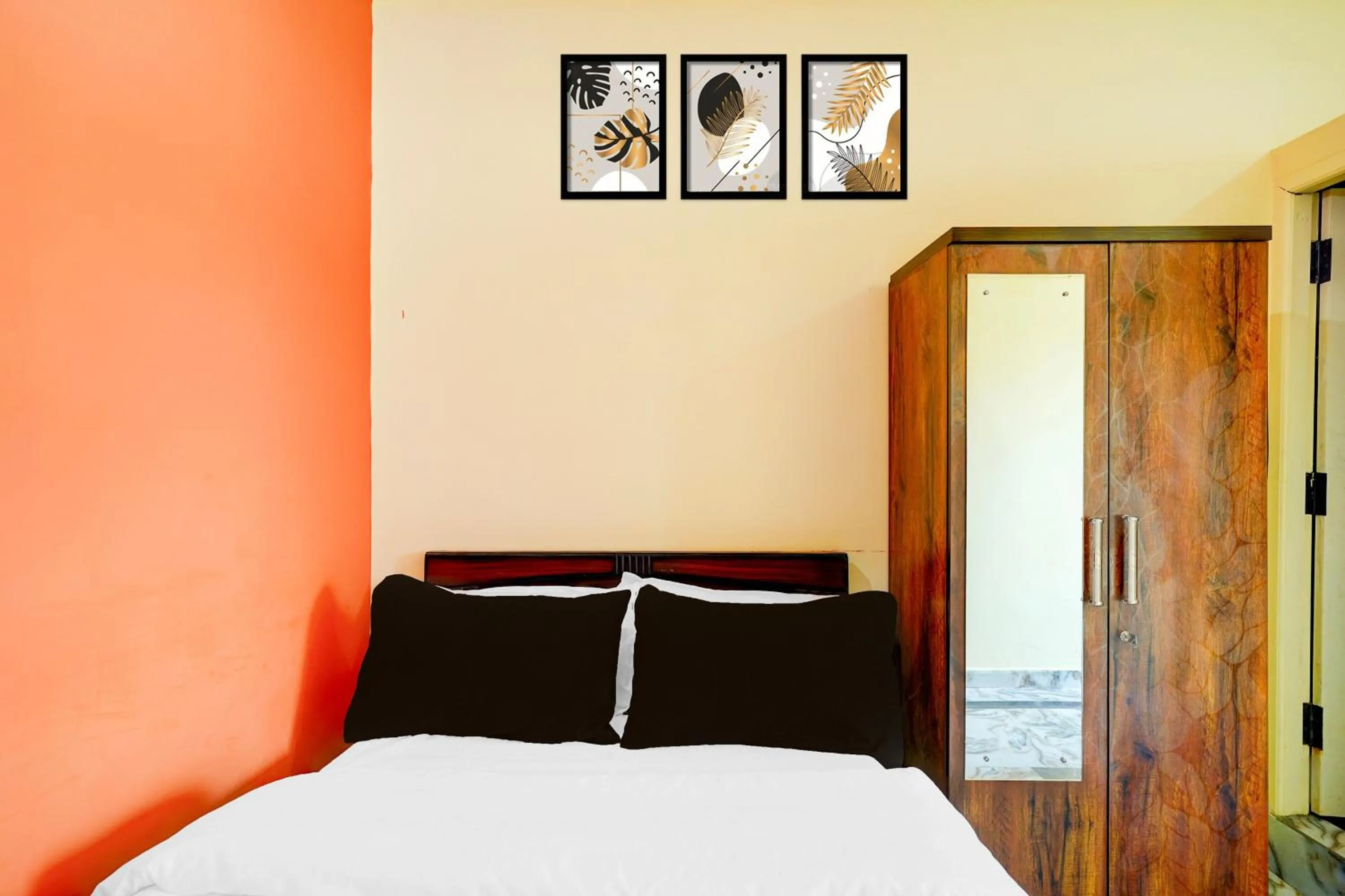 Bedroom, Bed in Hotel O Ramachandrapuram formerly known Nataraja Boarding & Lodging