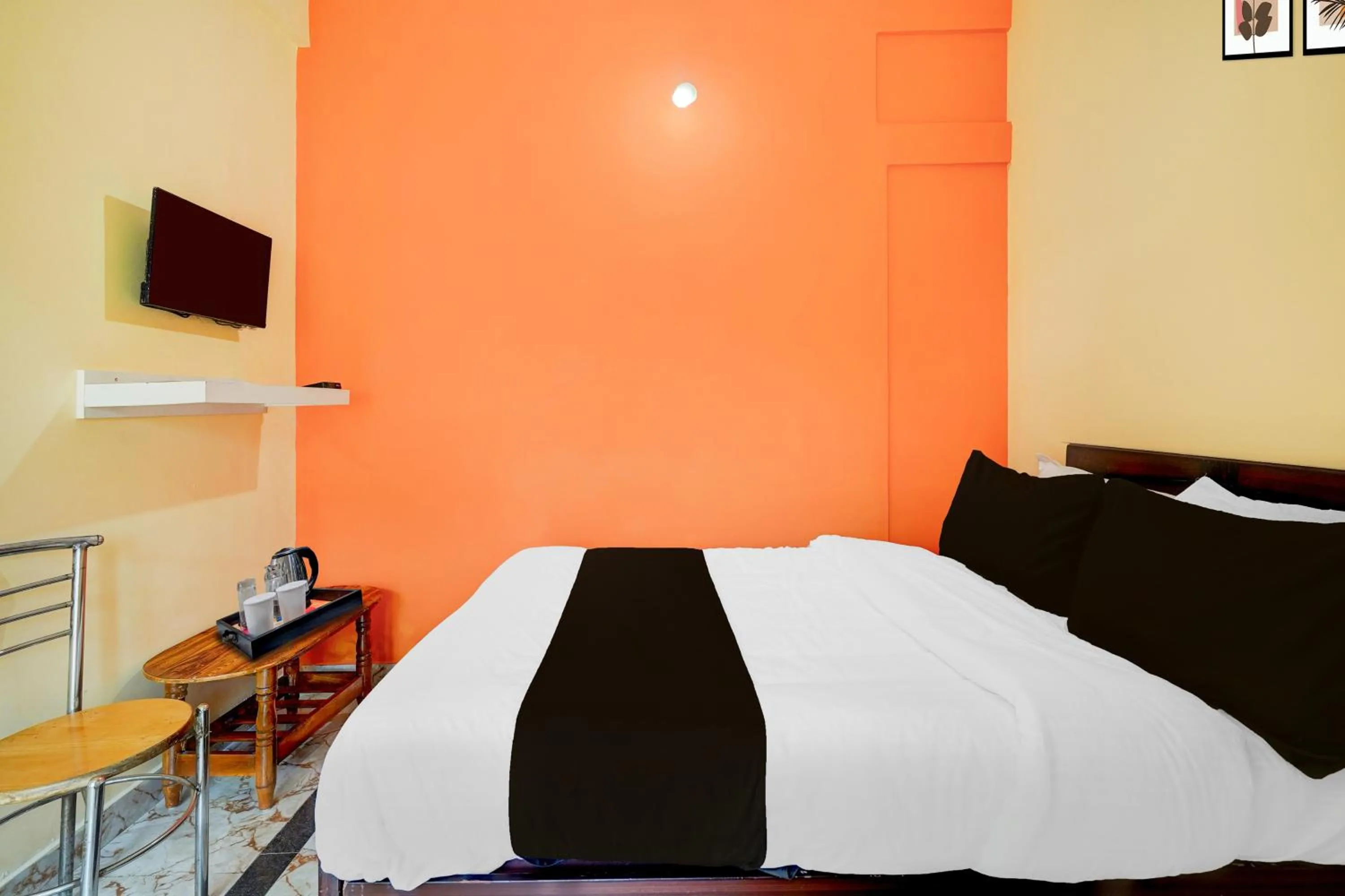 Bedroom, Bed in Hotel O Ramachandrapuram formerly known Nataraja Boarding & Lodging