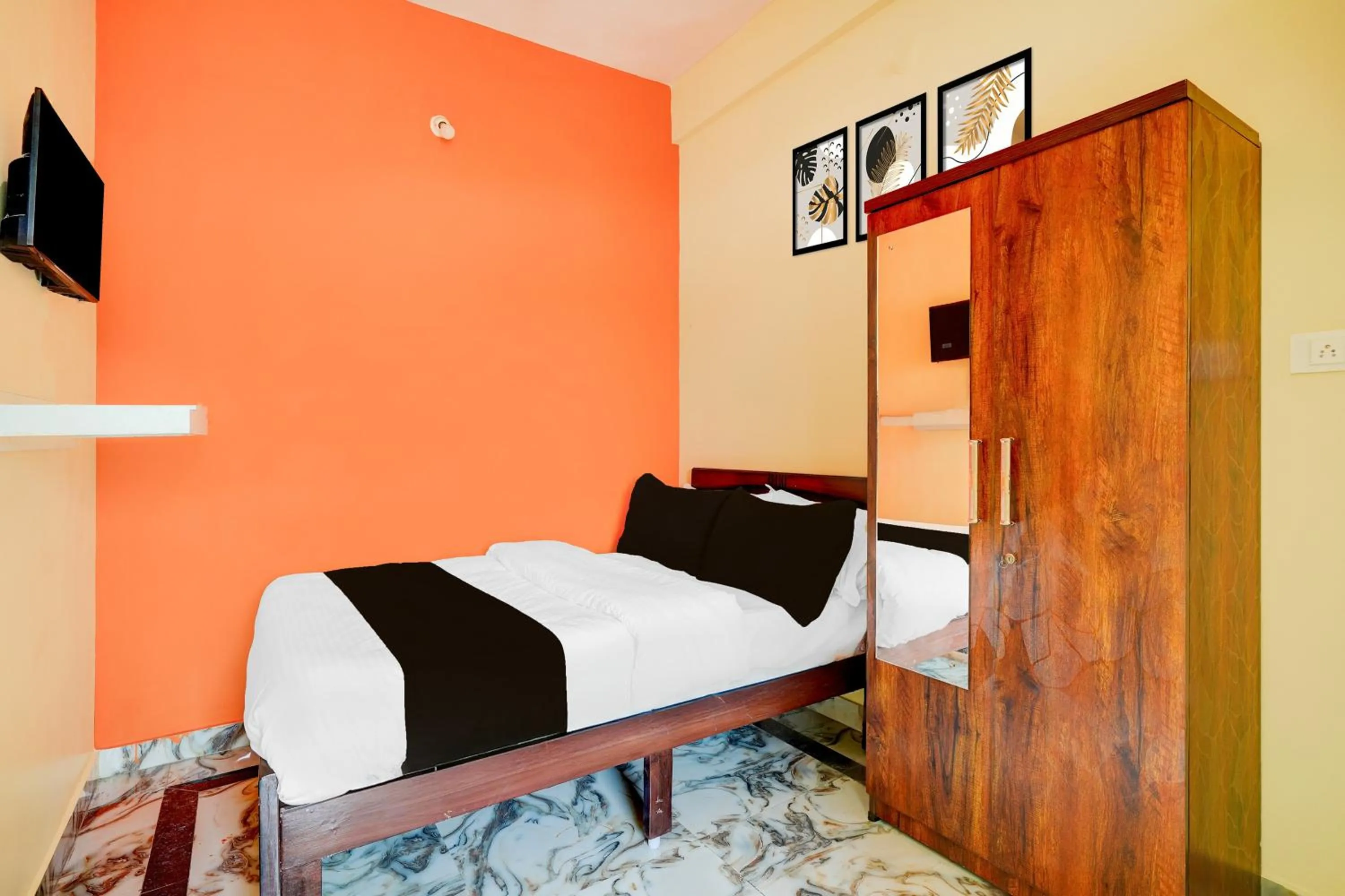 Bedroom, Bed in Hotel O Ramachandrapuram formerly known Nataraja Boarding & Lodging