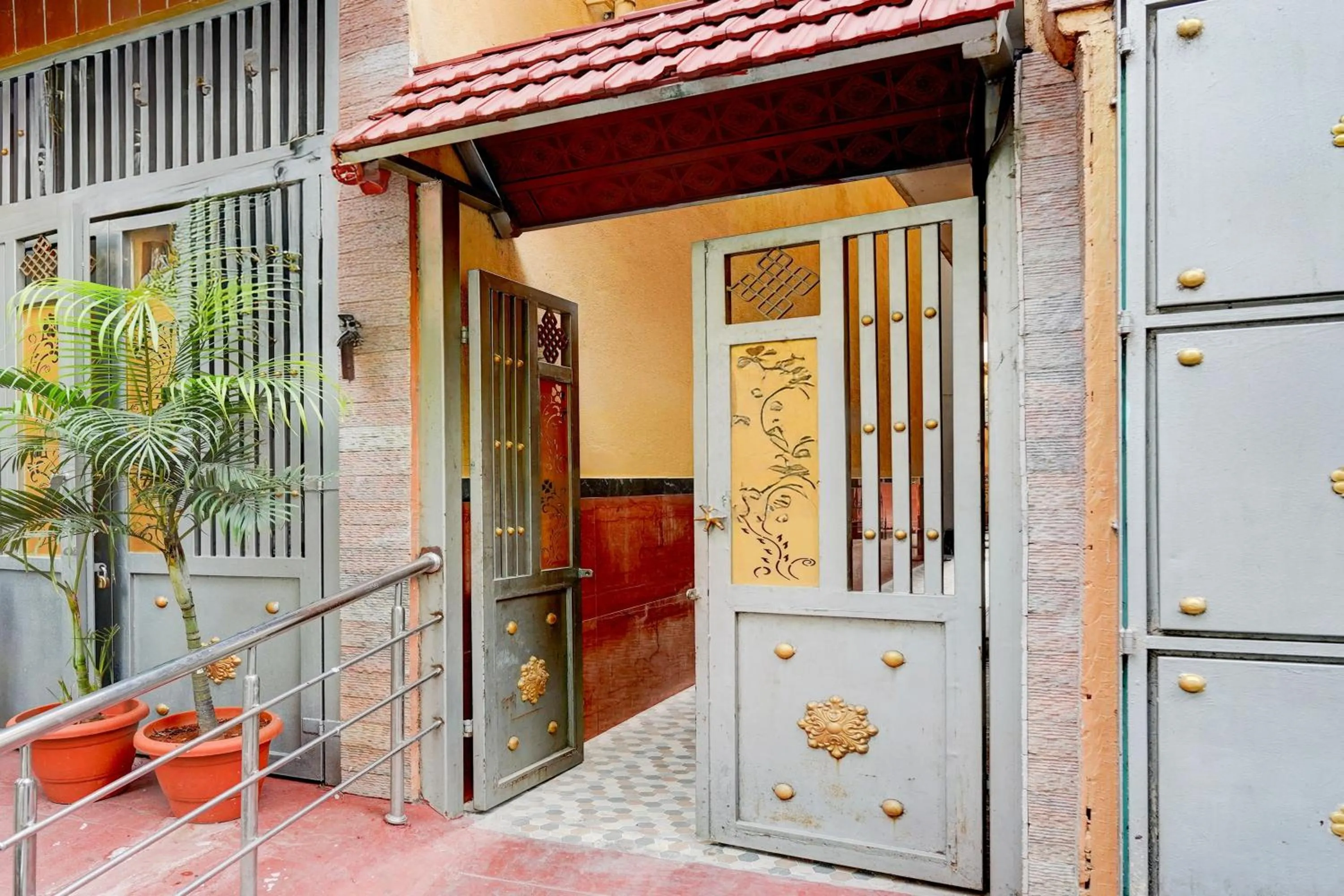 Facade/entrance in Hotel O Ramachandrapuram formerly known Nataraja Boarding & Lodging