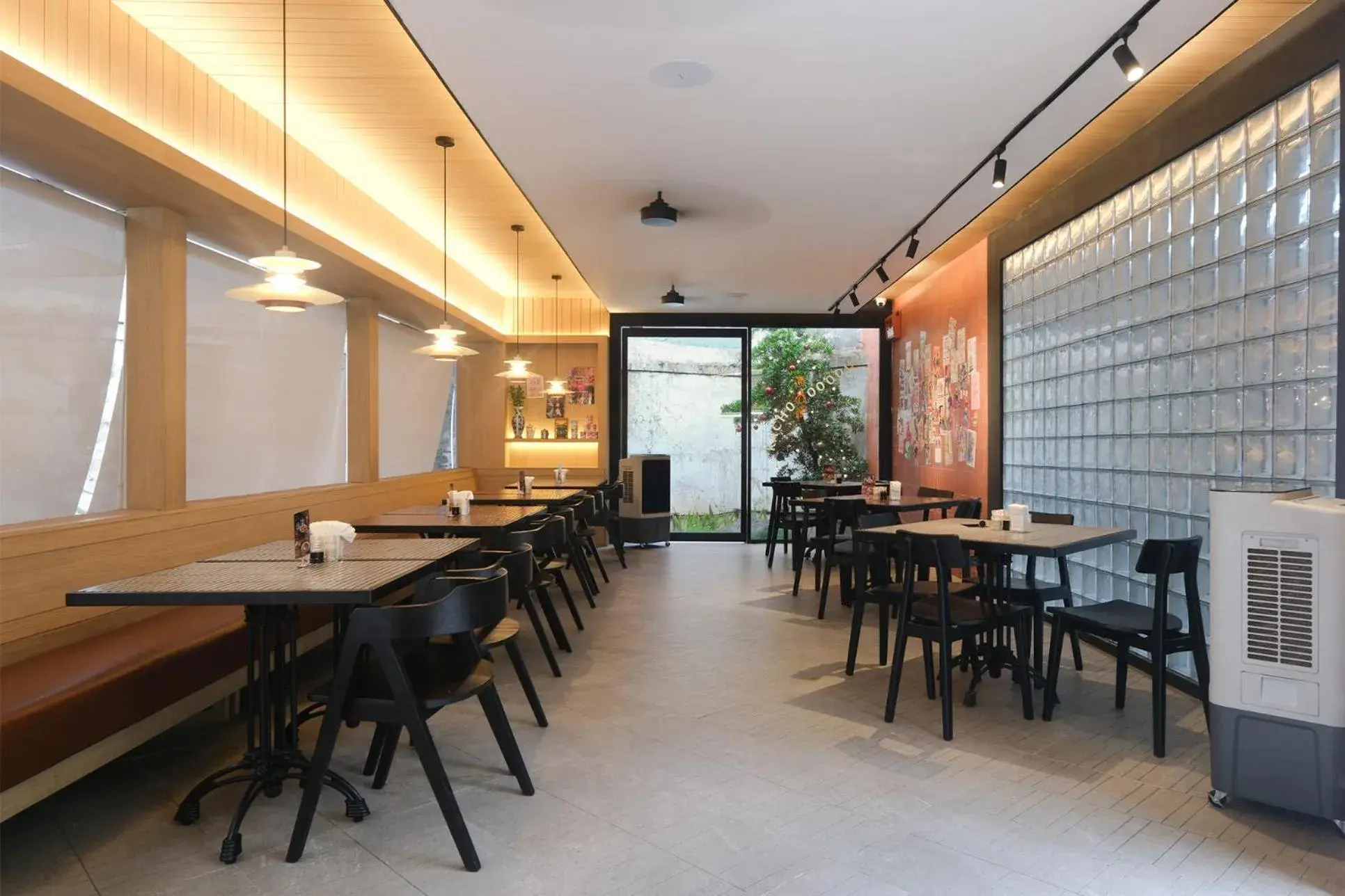 Restaurant/places to eat in Teduh Simatupang Restaurant/places to eat in Teduh Simatupang