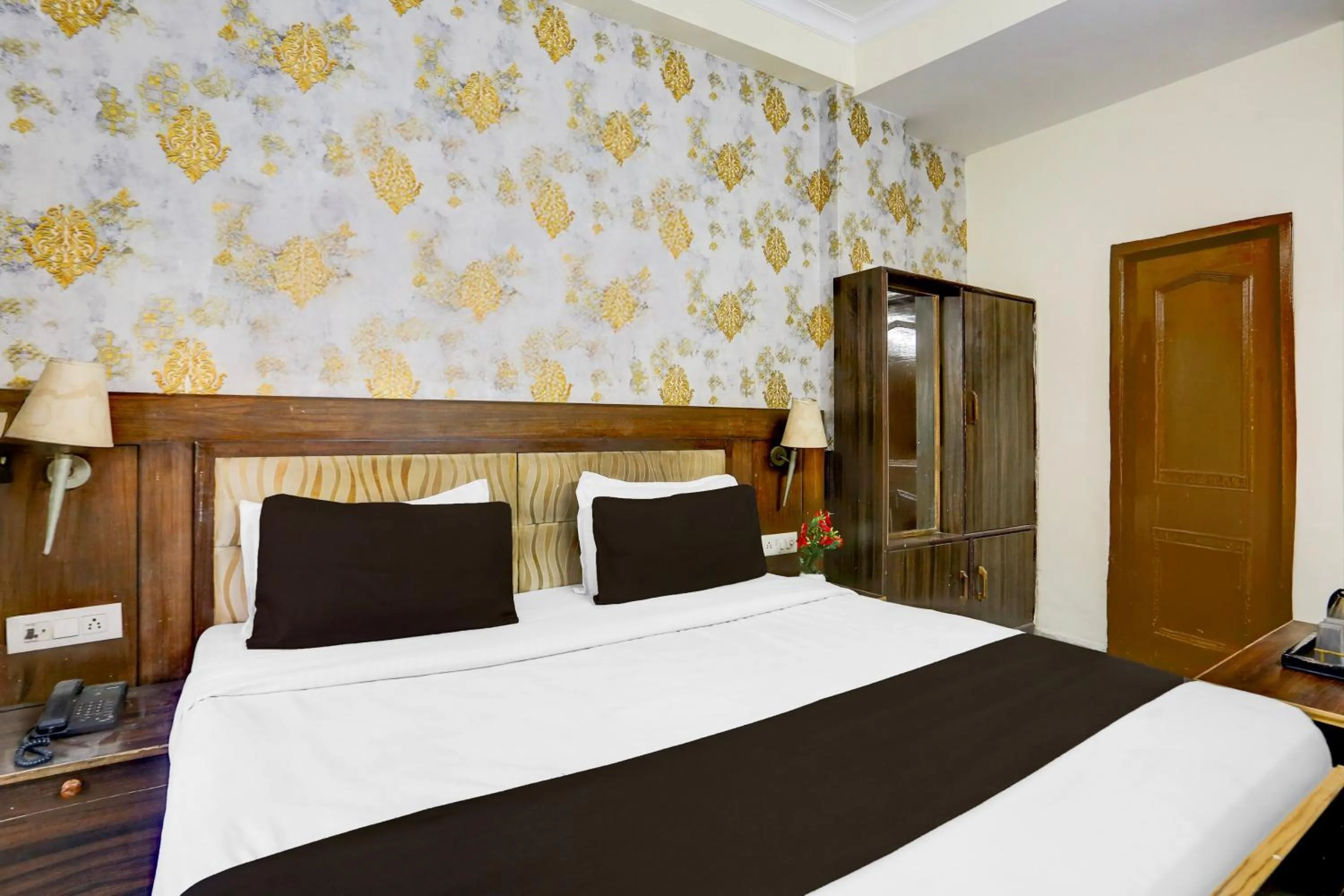 Bedroom, Bed in Super Hotel O Subhani Building Formerly Hotel Amandeep