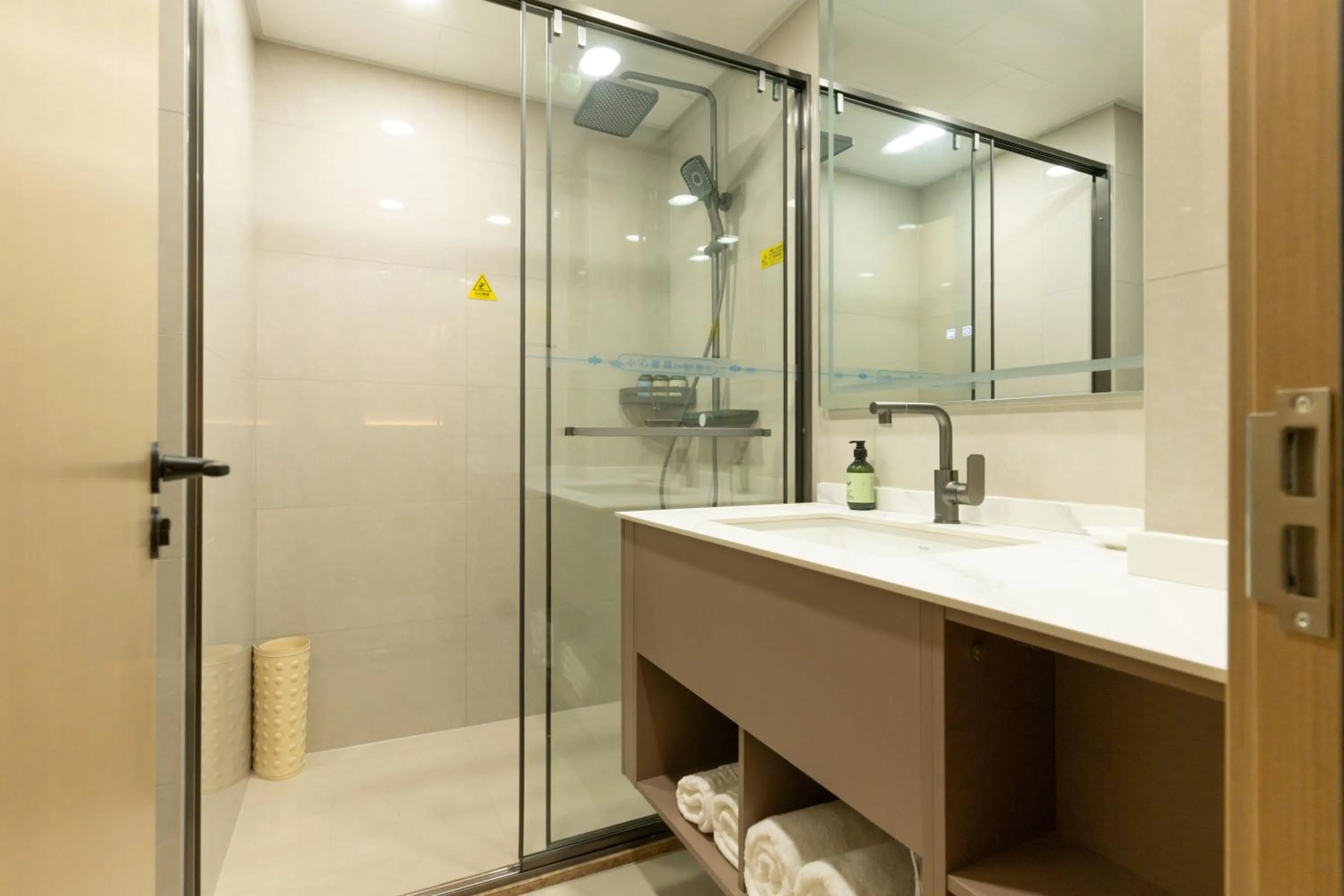 Shower in Beijing Shengli Hotel