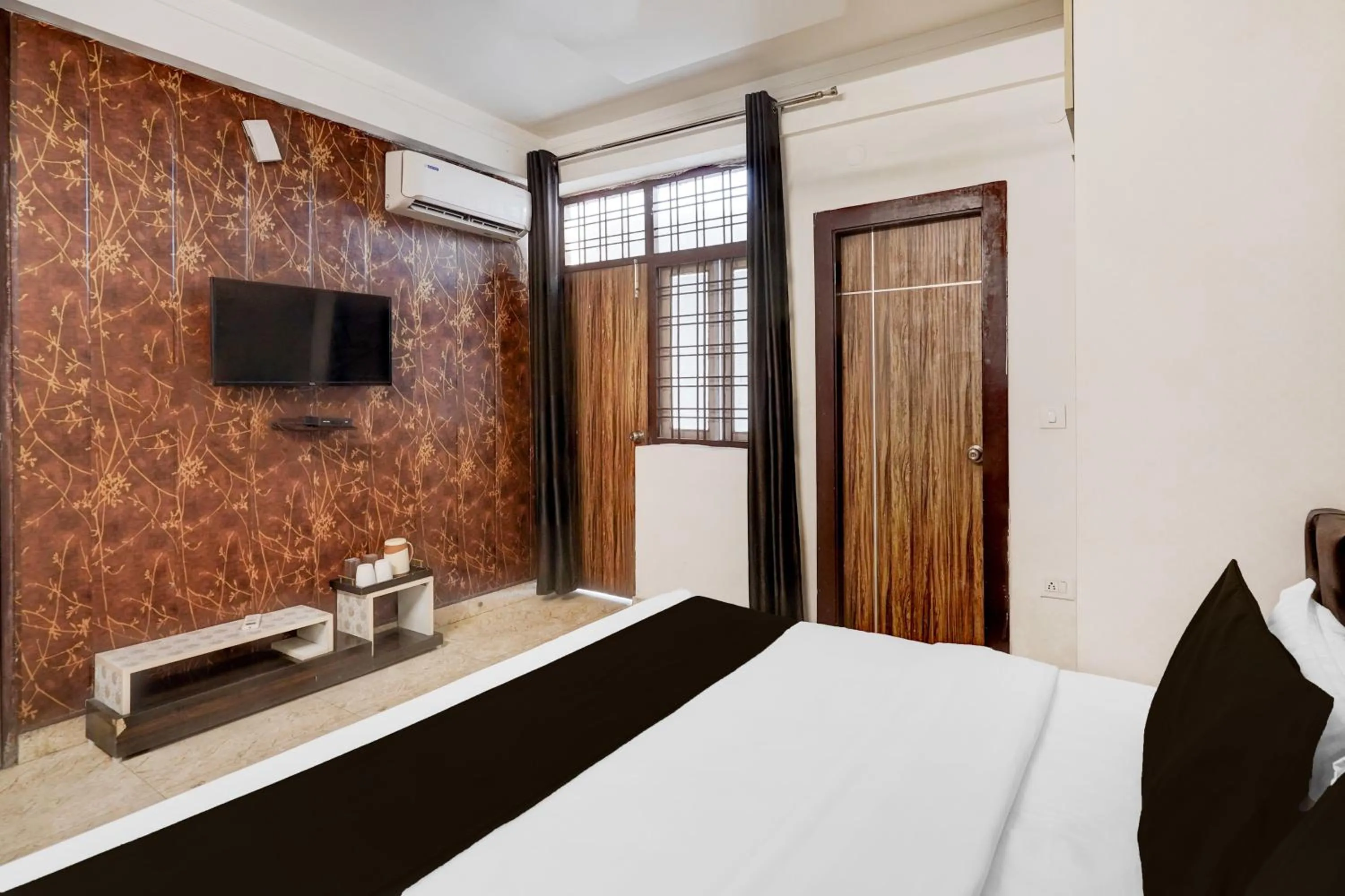Bedroom, Bed in Super Hotel O GMS Road Near Bus Stand
