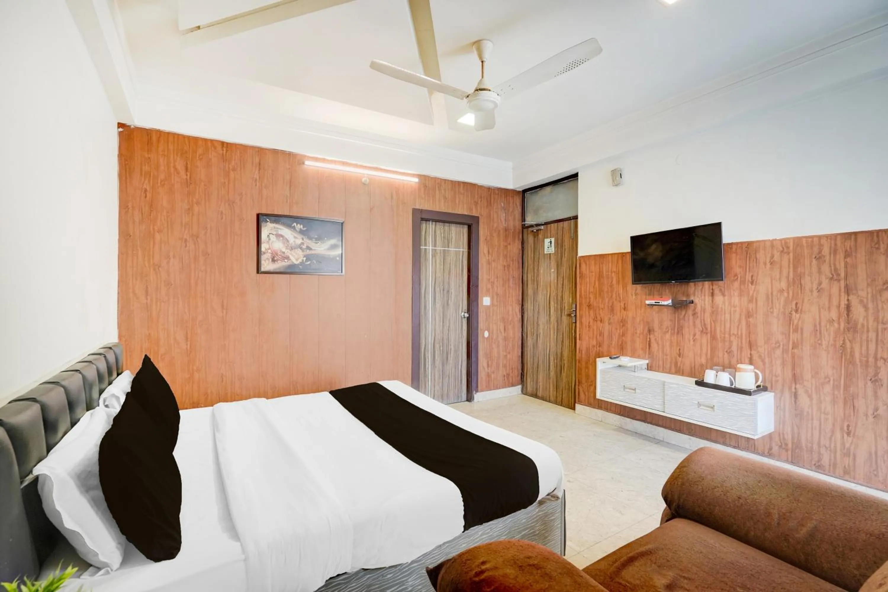 Bedroom, Bed in Super Hotel O GMS Road Near Bus Stand