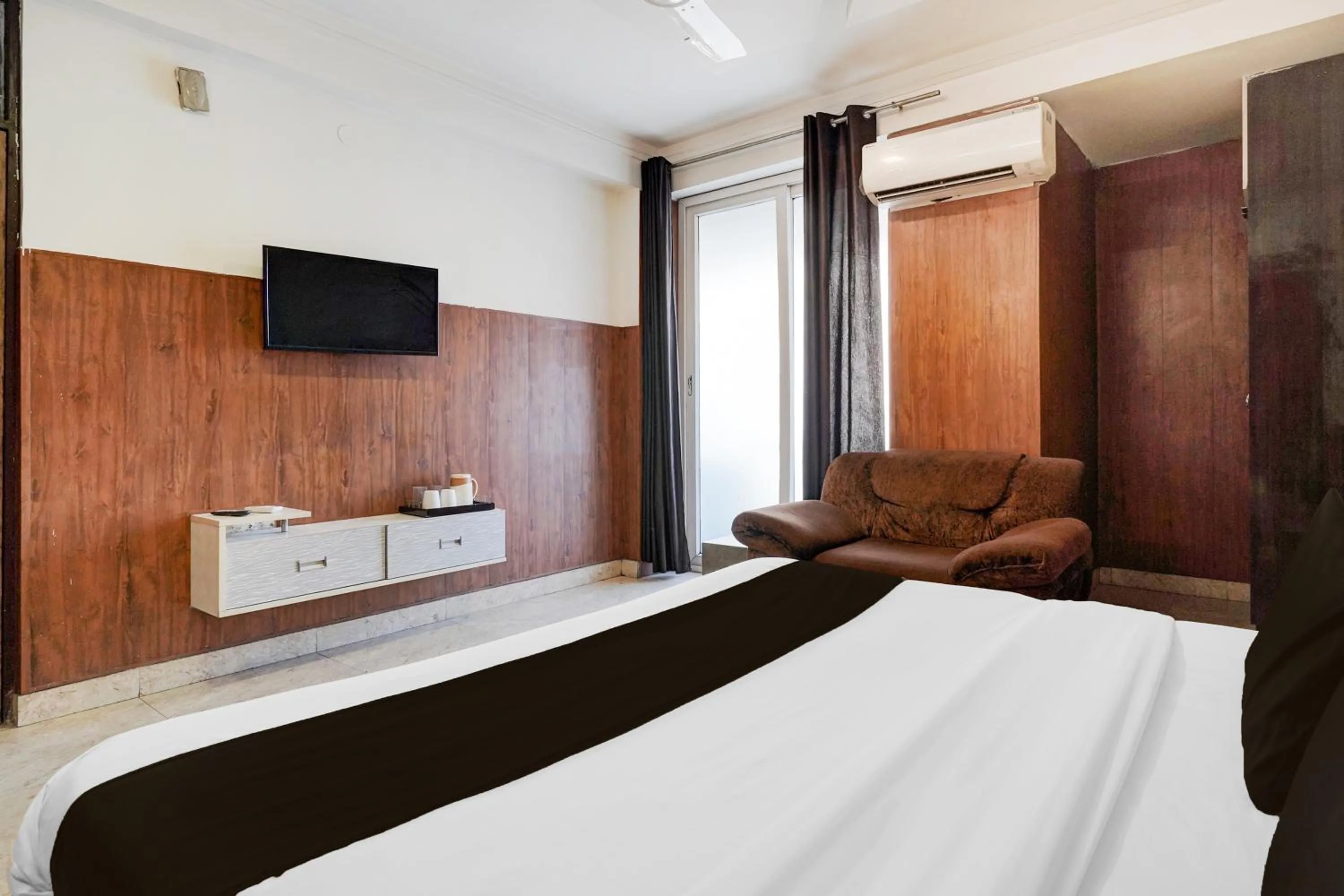 Bedroom, Bed in Super Hotel O GMS Road Near Bus Stand