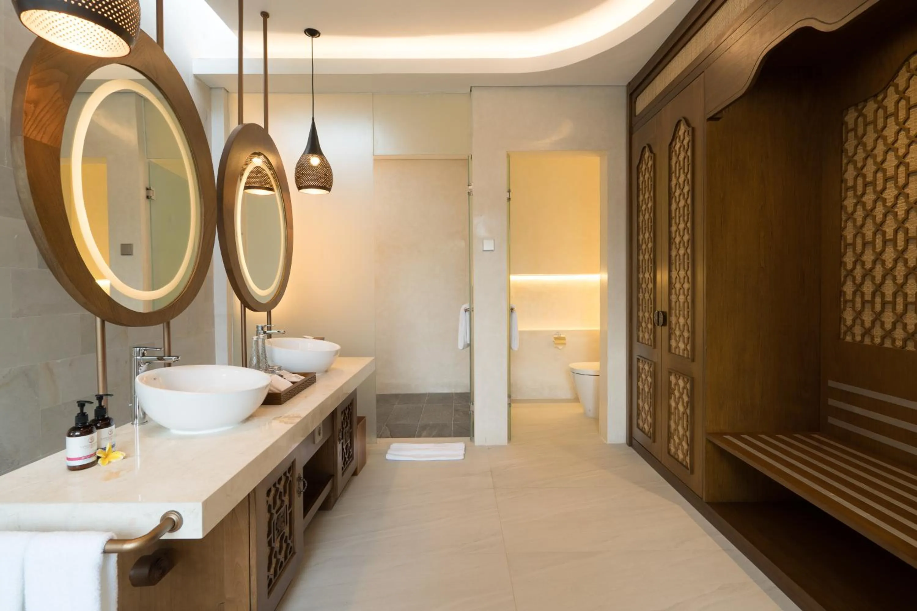 Shower in Sanggraloka Ubud