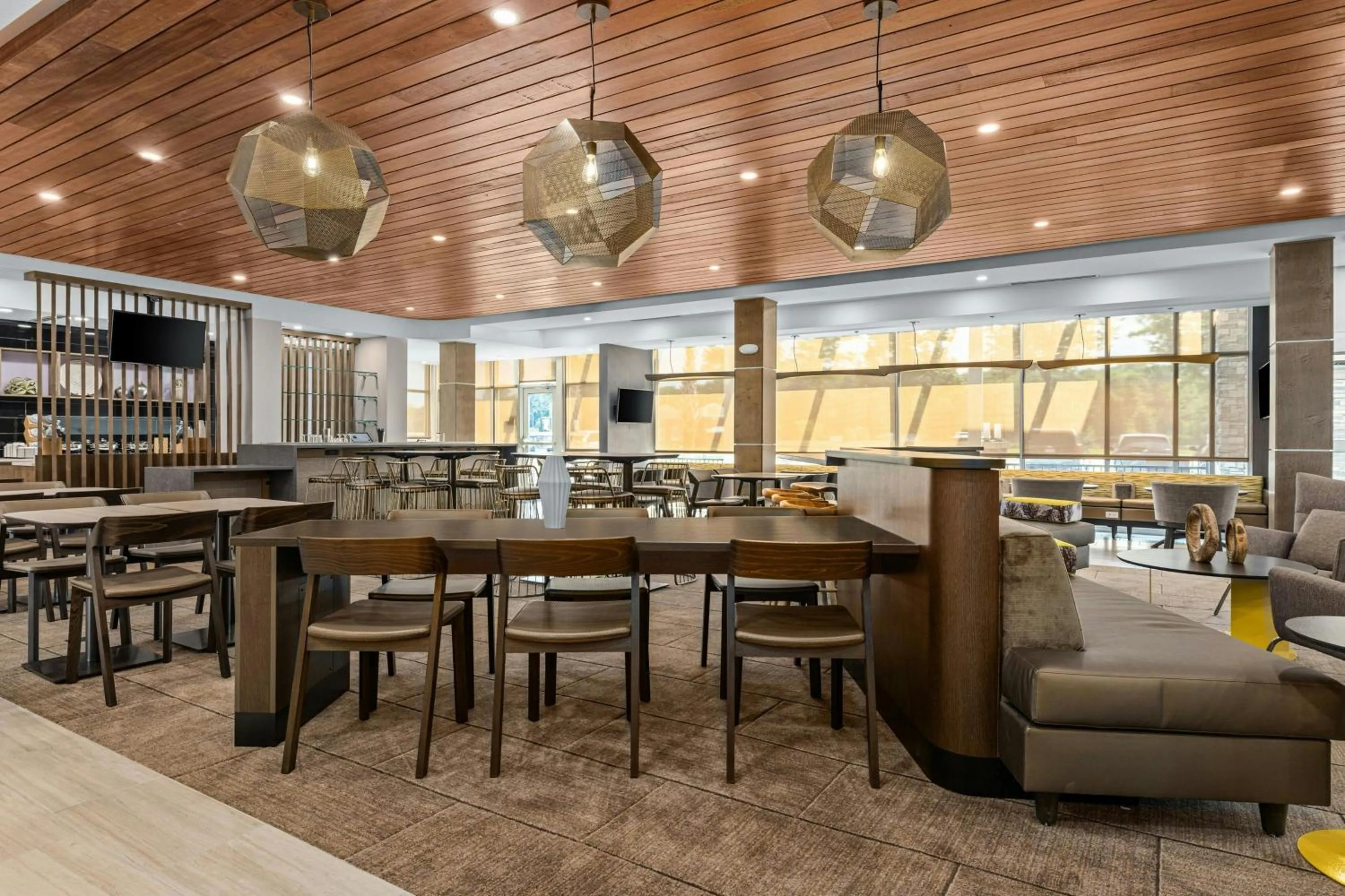 Restaurant/places to eat in SpringHill Suites by Marriott Camden