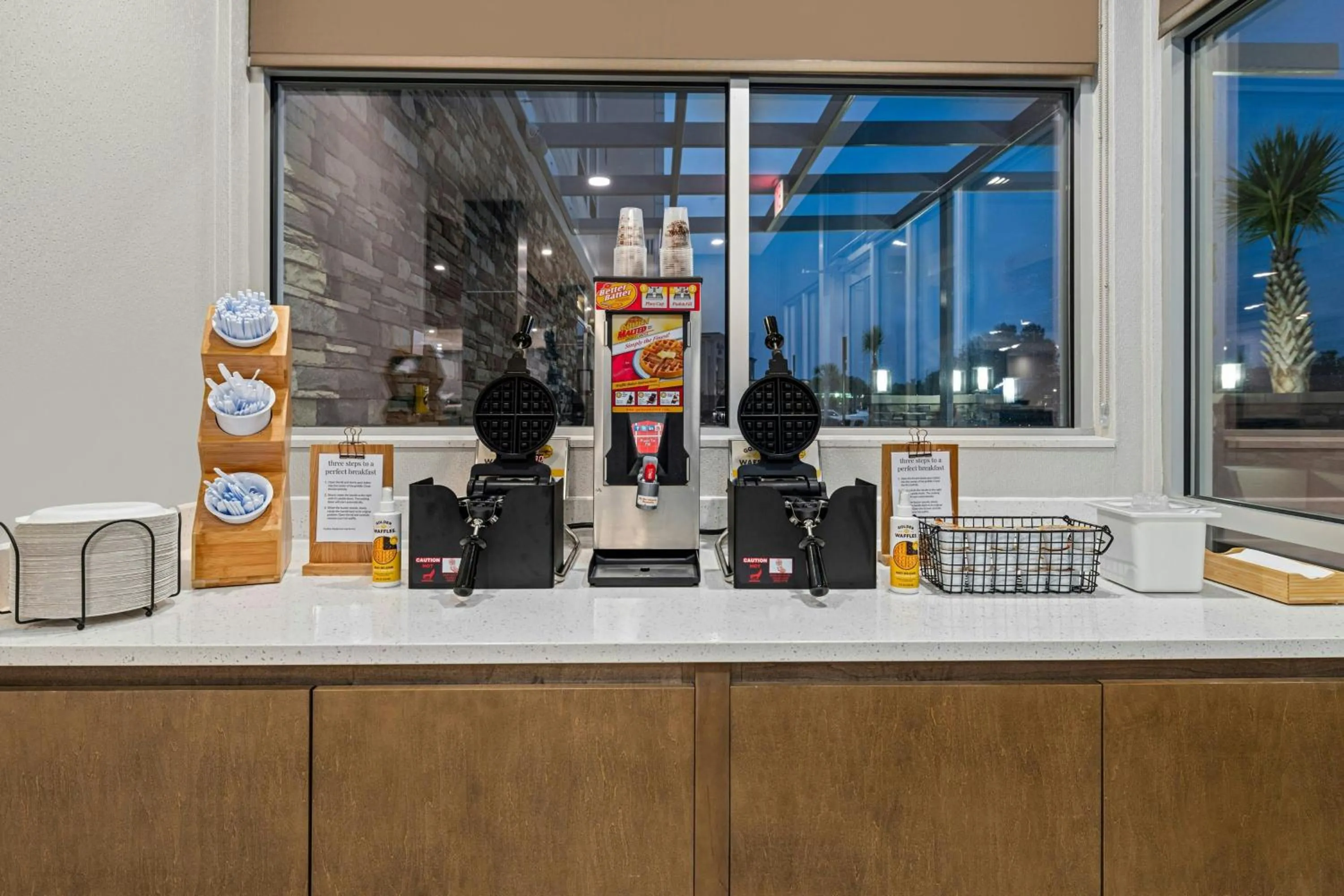 Restaurant/places to eat in SpringHill Suites by Marriott Camden