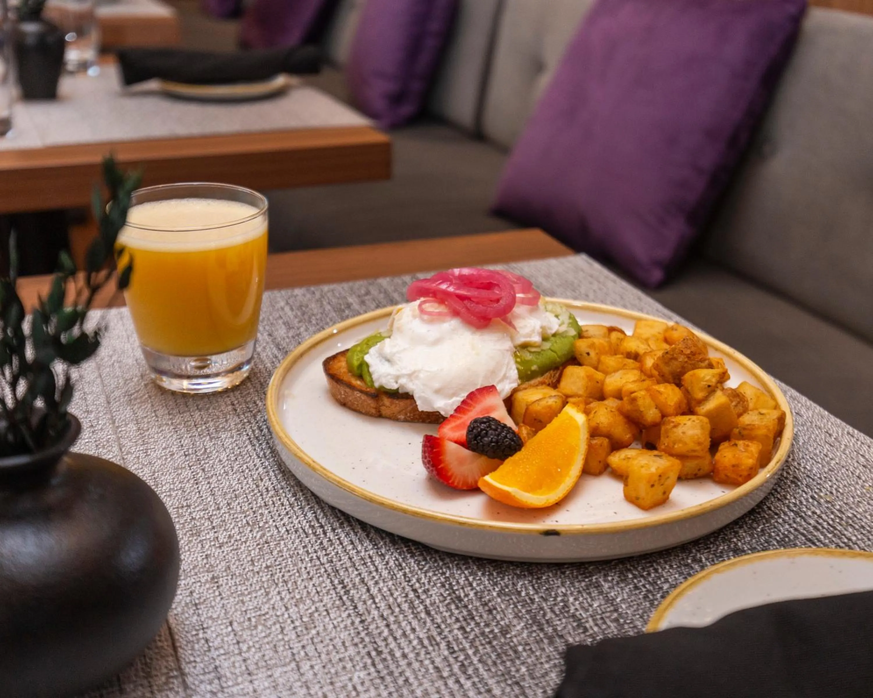 Restaurant/places to eat in AC Hotel by Marriott Ottawa Downtown