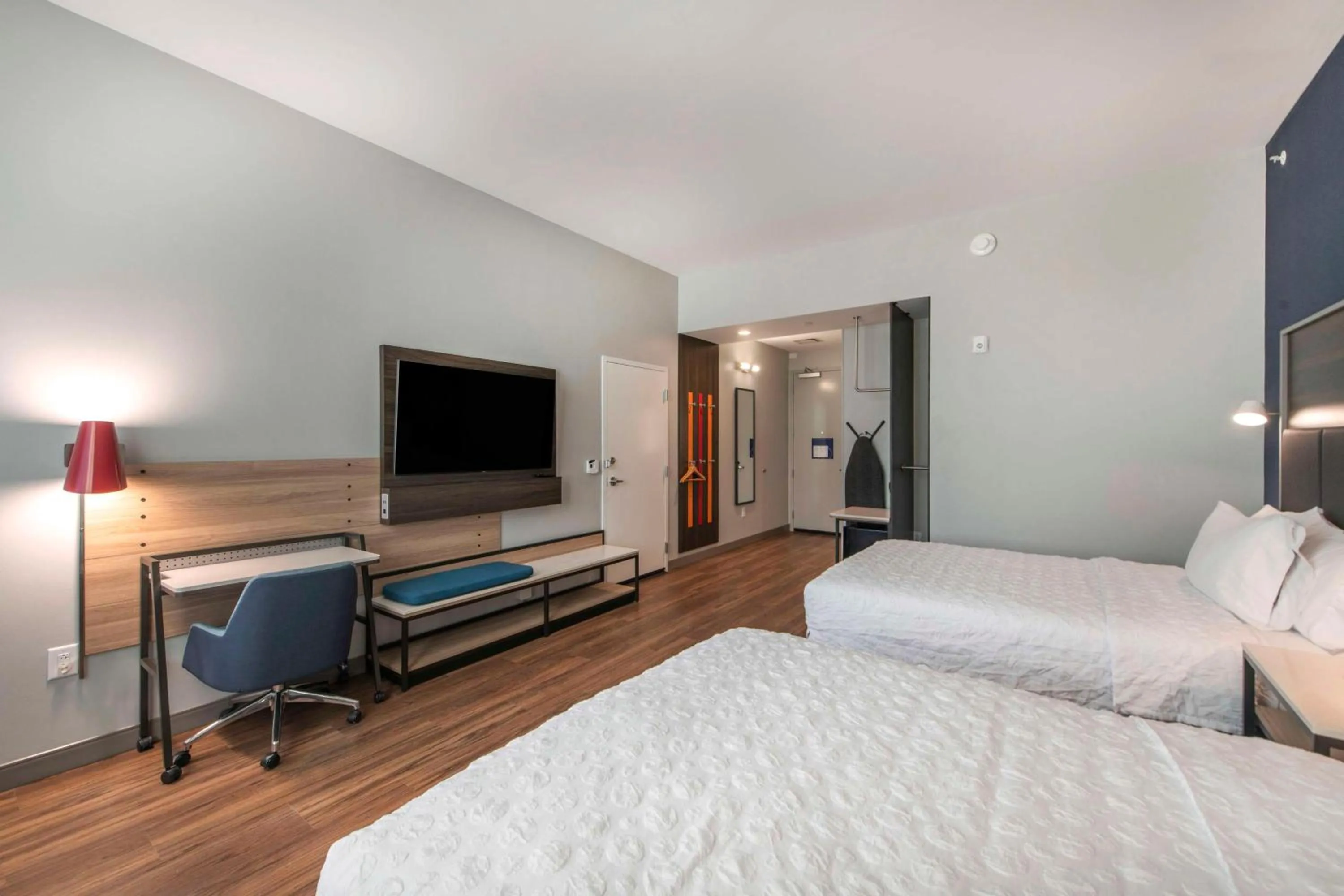 Bedroom, Bed in Tru By Hilton Lumberton