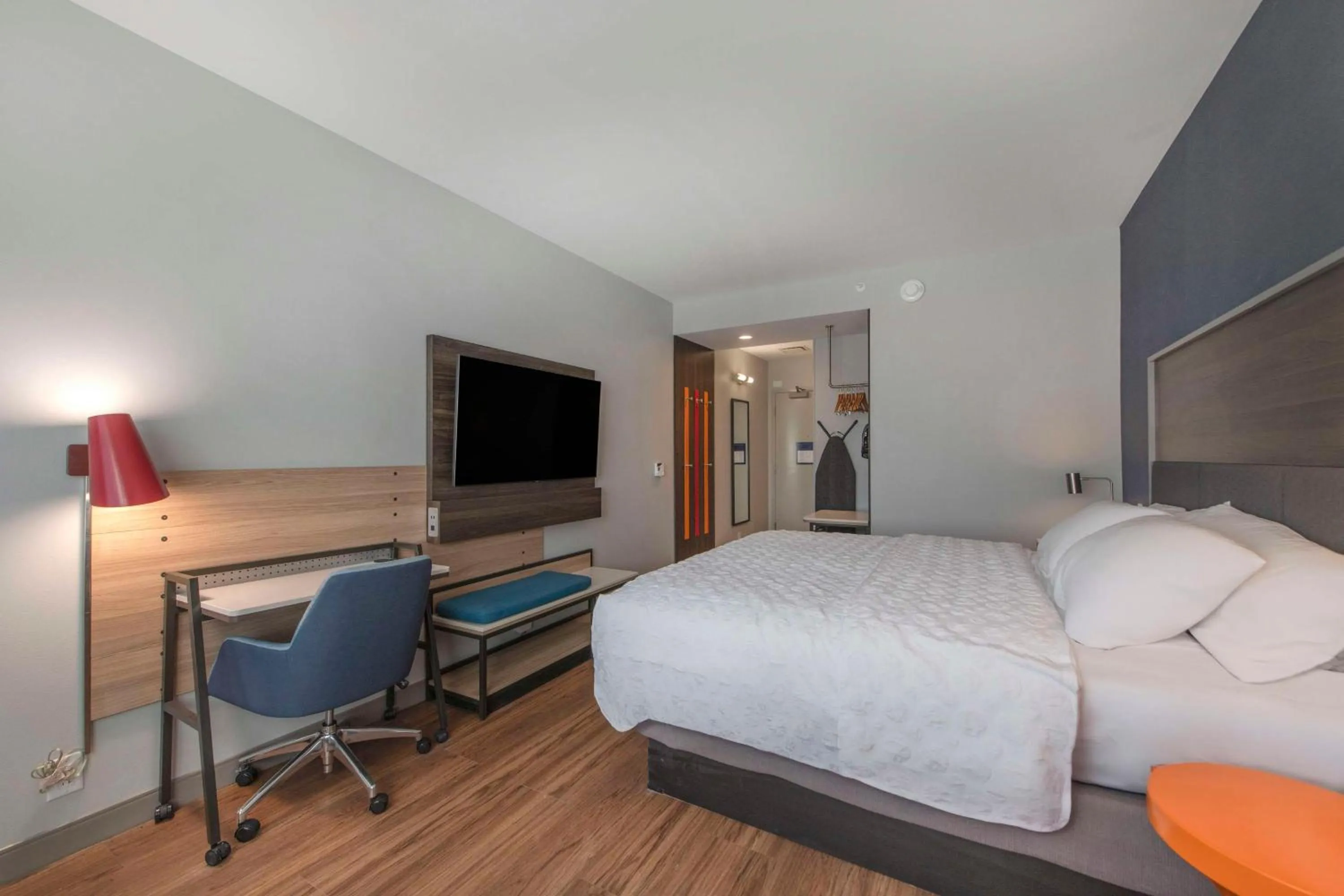 Bedroom, Bed in Tru By Hilton Lumberton