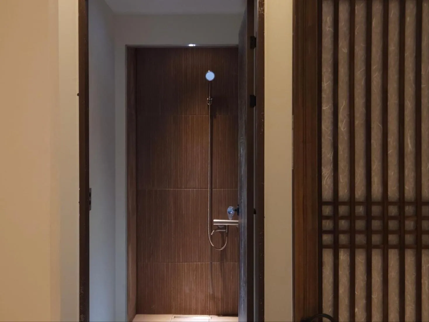 82 Capsule Hotel