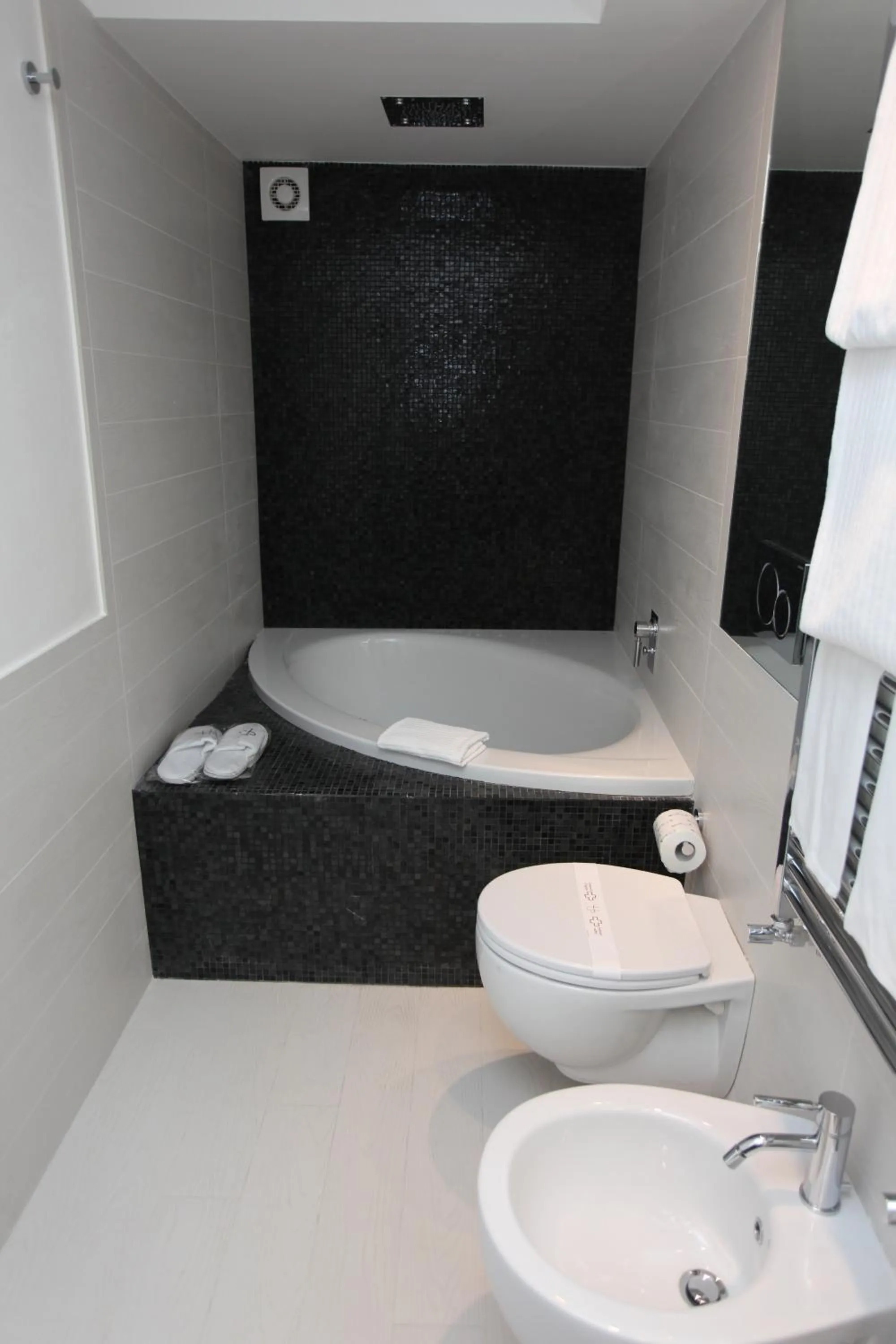 Bathroom in LHP Suite Roma Piazza del Popolo