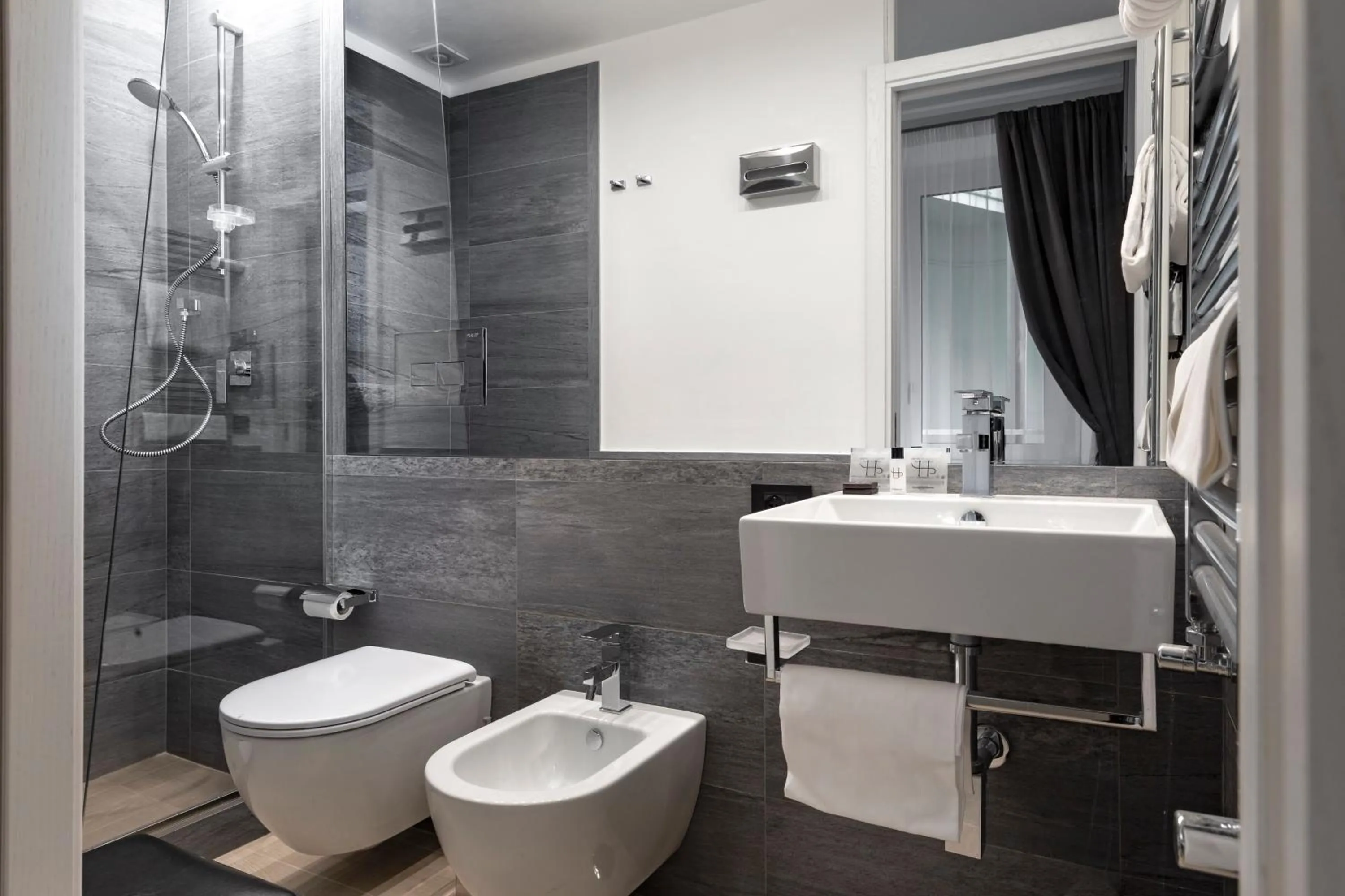 Bathroom in LHP Suite Roma Piazza del Popolo