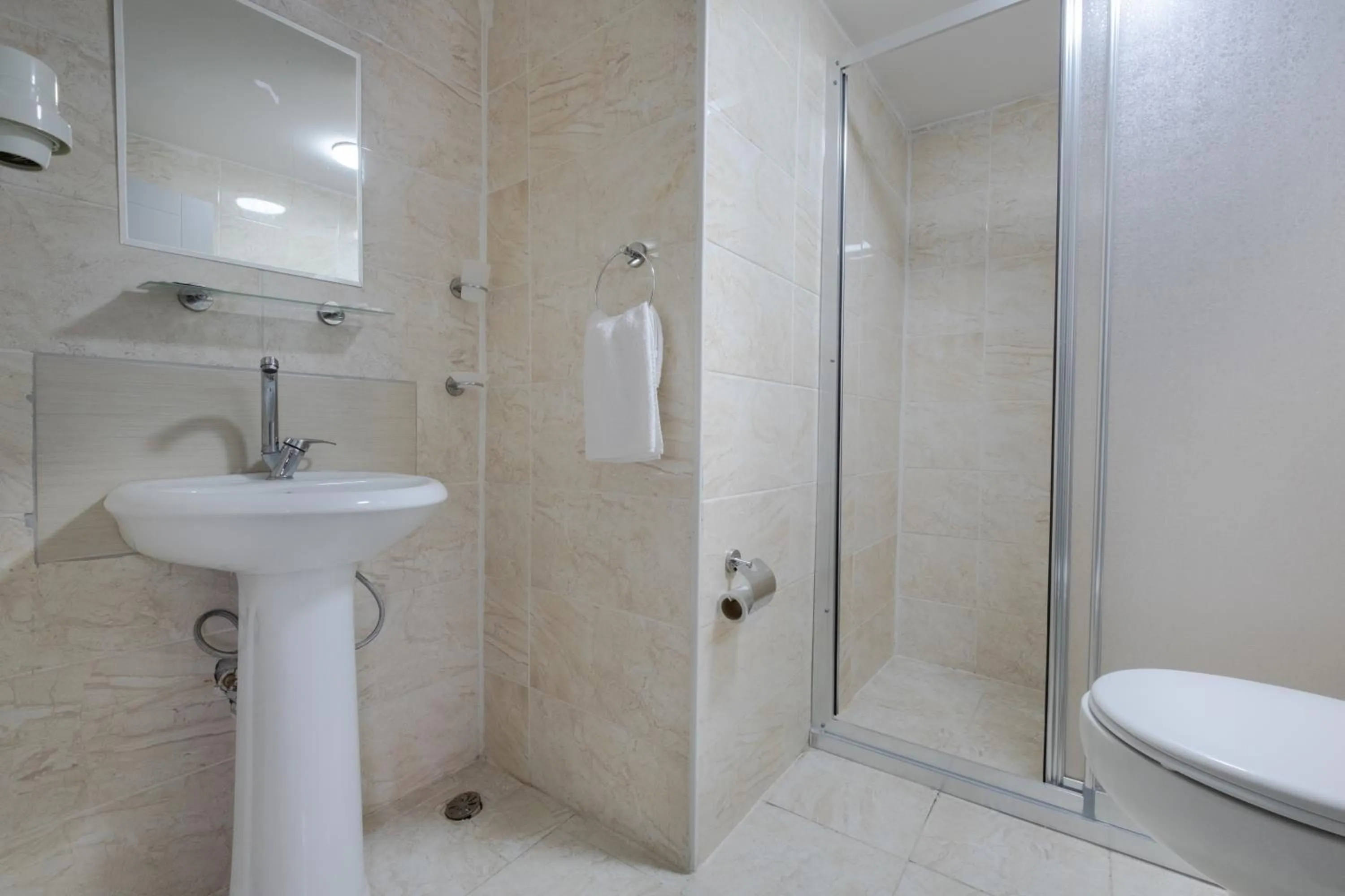 Bathroom in JAMMY Hotel