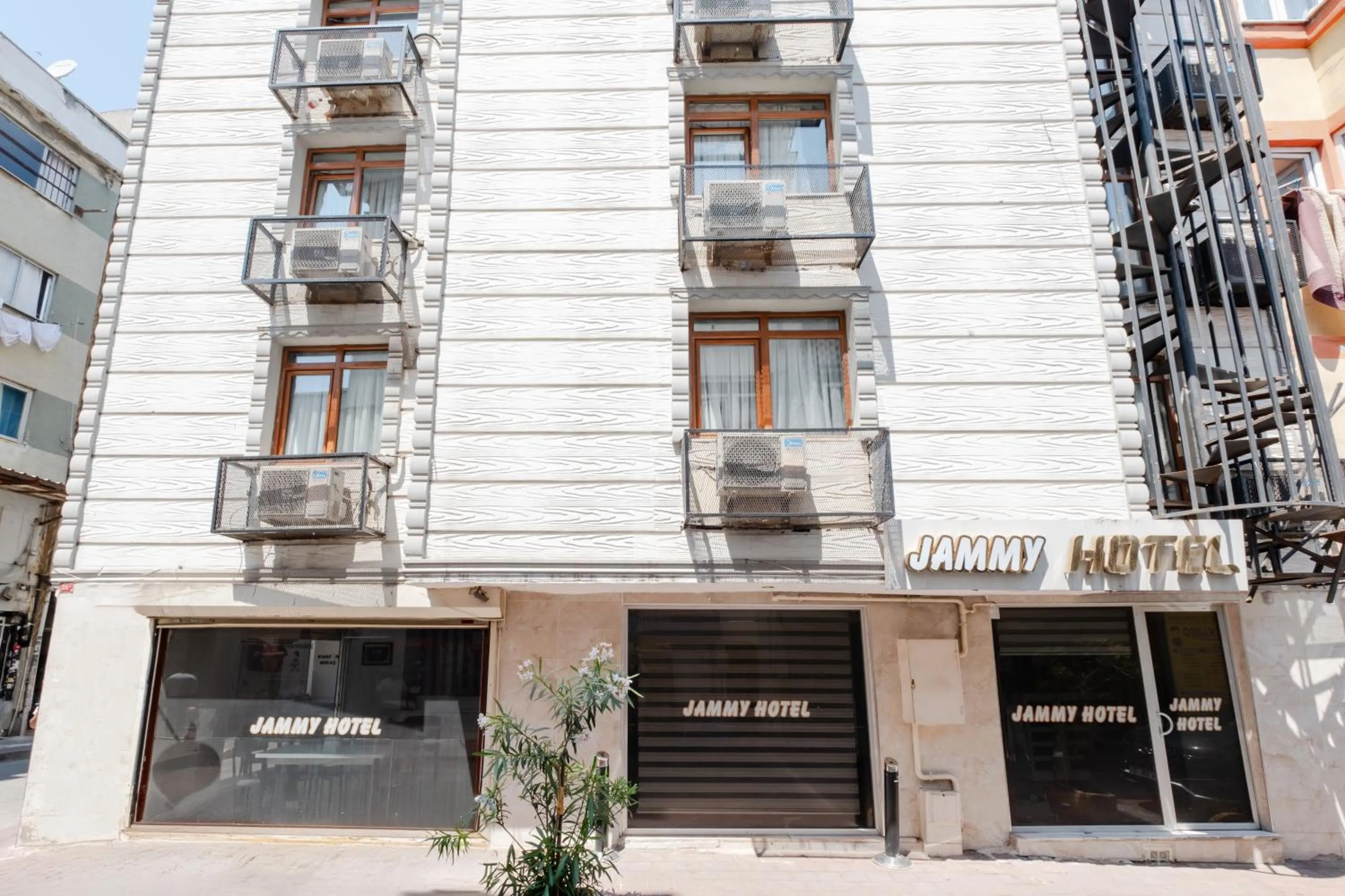 Property building in JAMMY Hotel