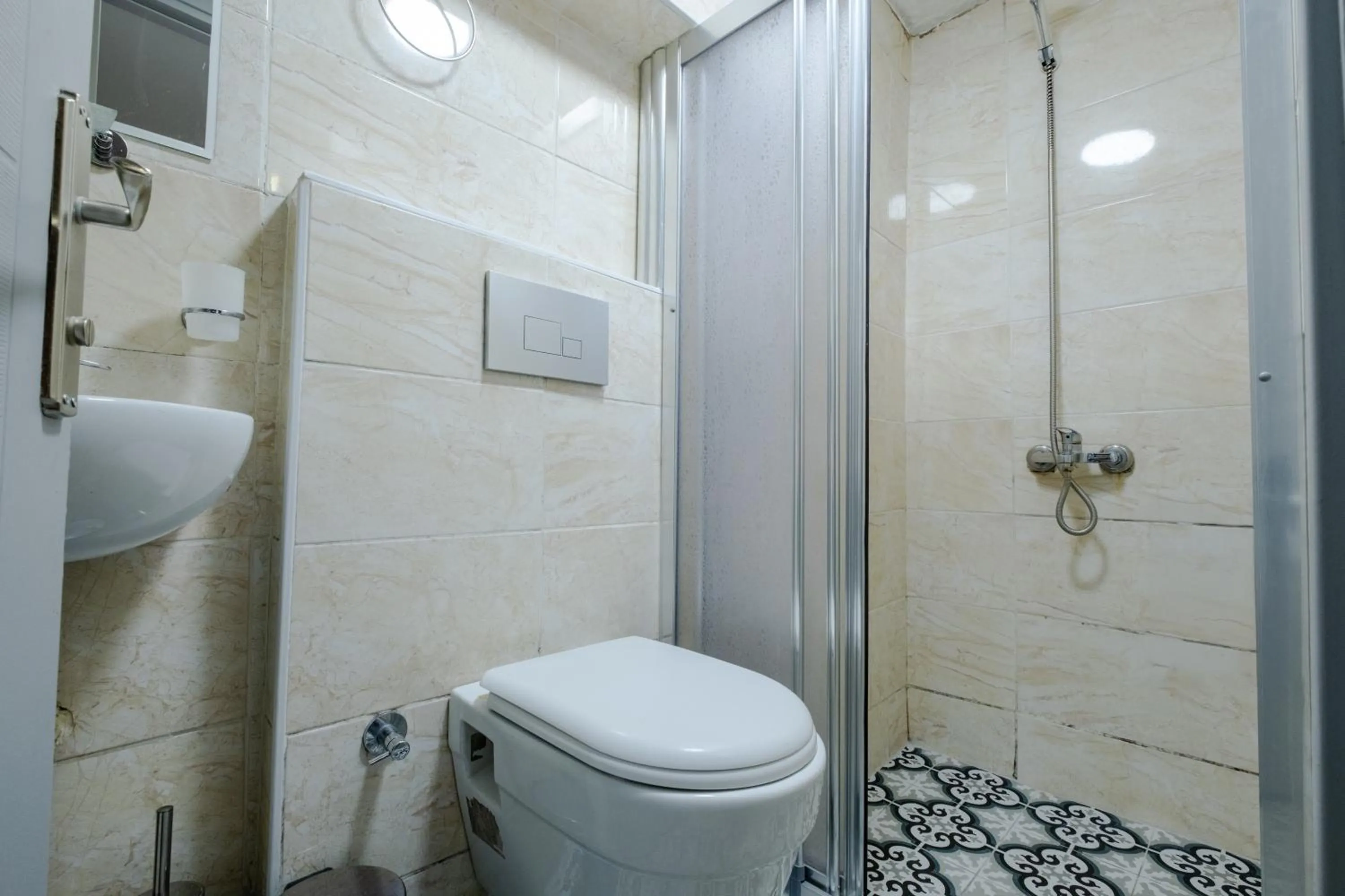 Bathroom in JAMMY Hotel