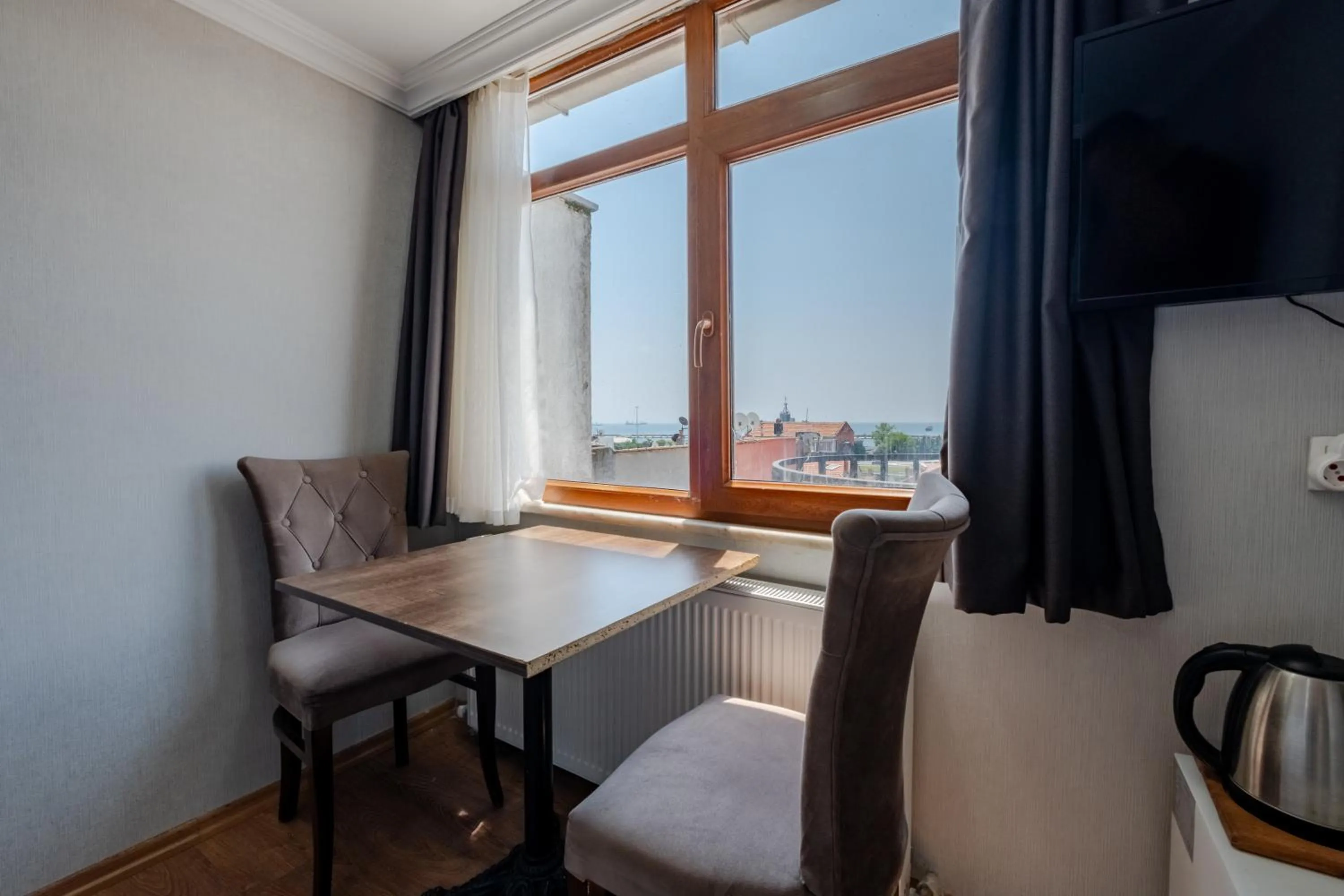 Photo of the whole room in JAMMY Hotel