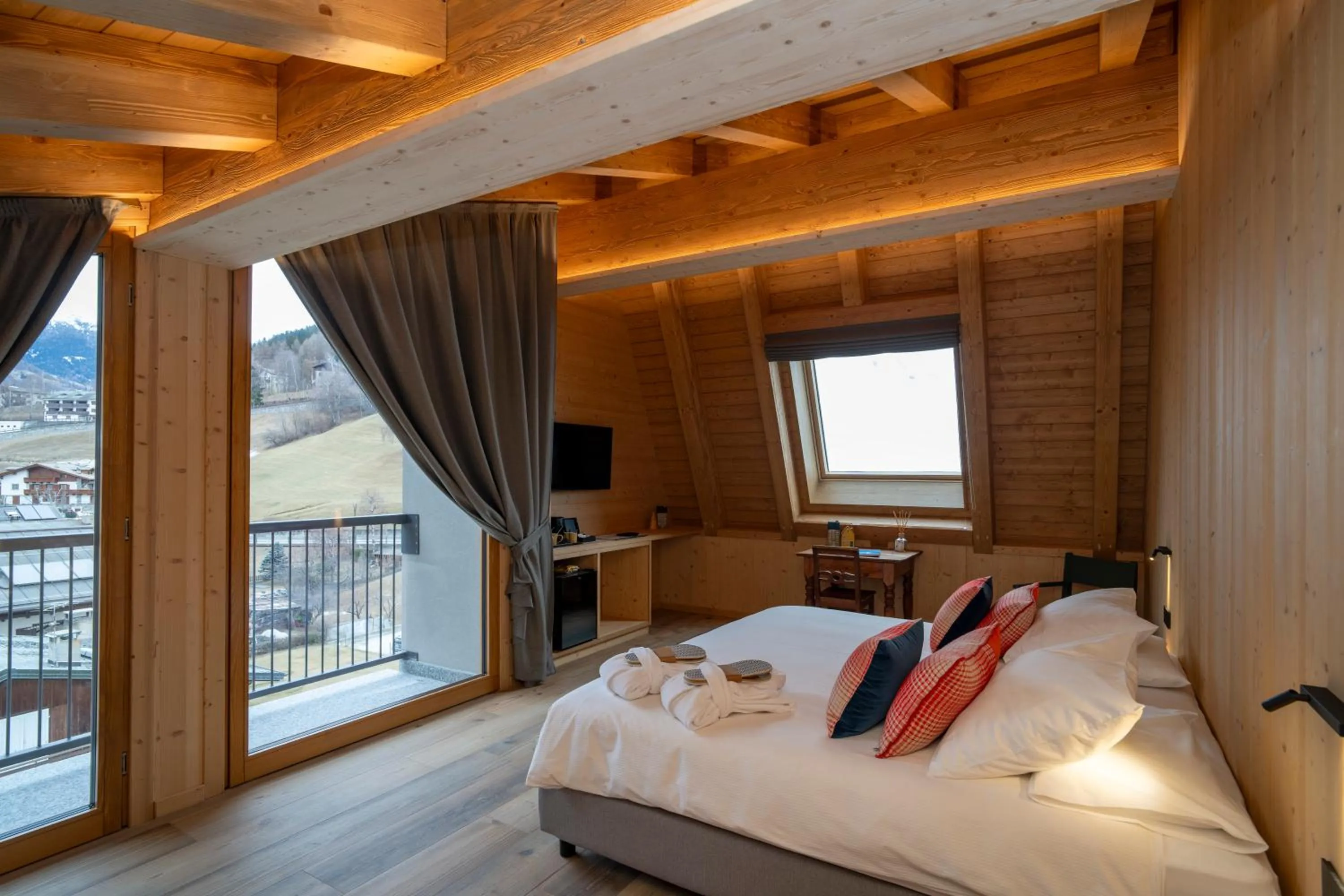 View (from property/room), Bed in Funivia Bormio Active Hotel - Adults Only