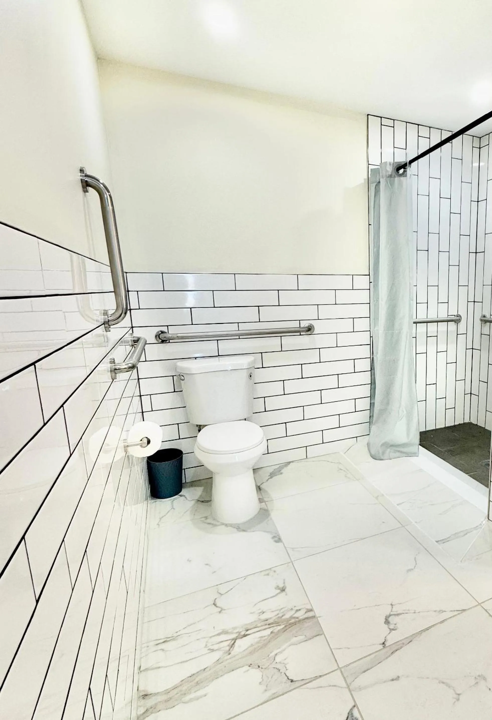 Shower in Nova Hotel JFK