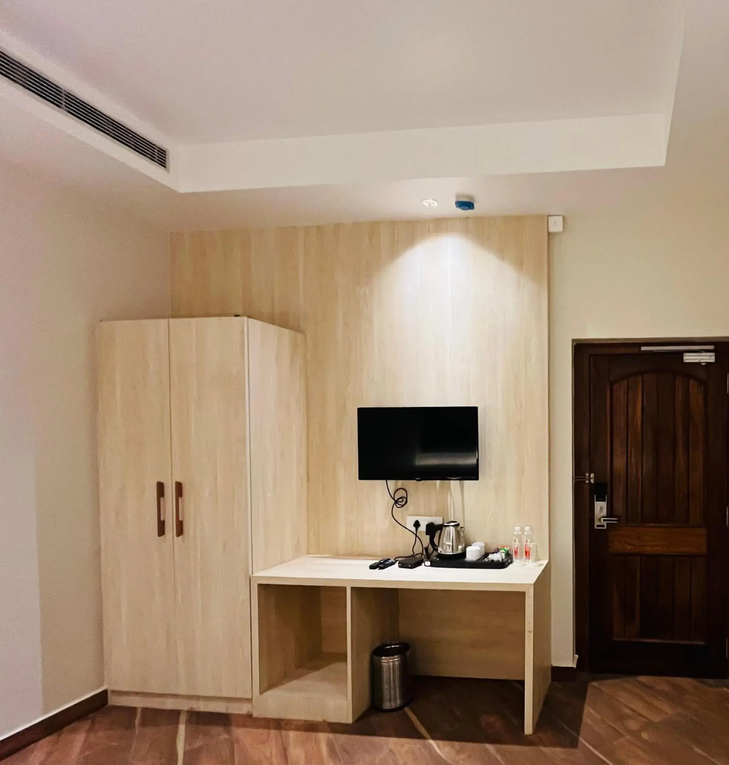 Standard Queen Room in Four Leaf Hotel Arjuna Manor, Varanasi Standard Queen Room in Four Leaf Hotel Arjuna Manor, Varanasi