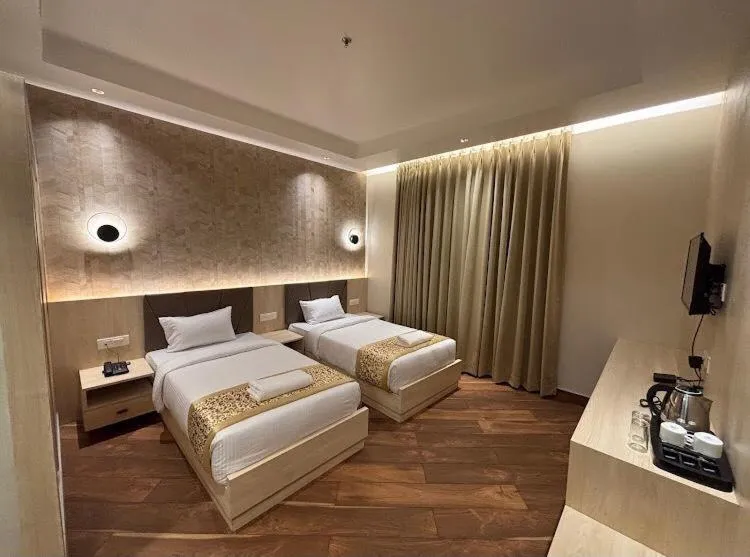 Photo of the whole room, Bed in Four Leaf Hotel Arjuna Manor, Varanasi