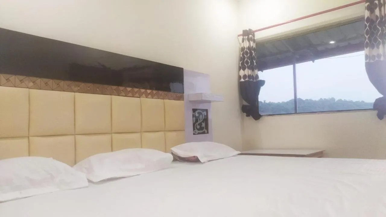 Bed in Chaukhamba view Resort
