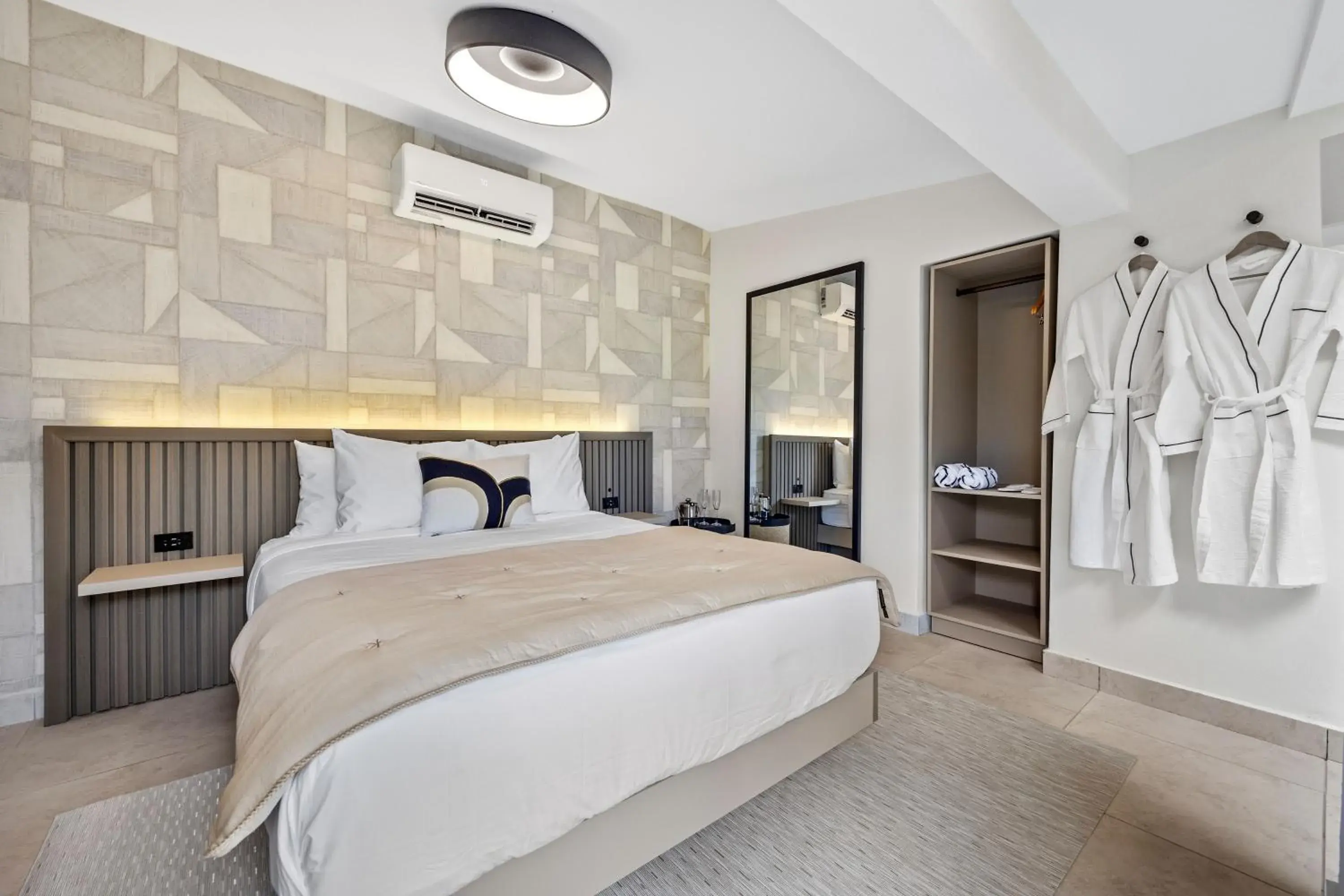 The Weekender by Otium The Weekender by Otium