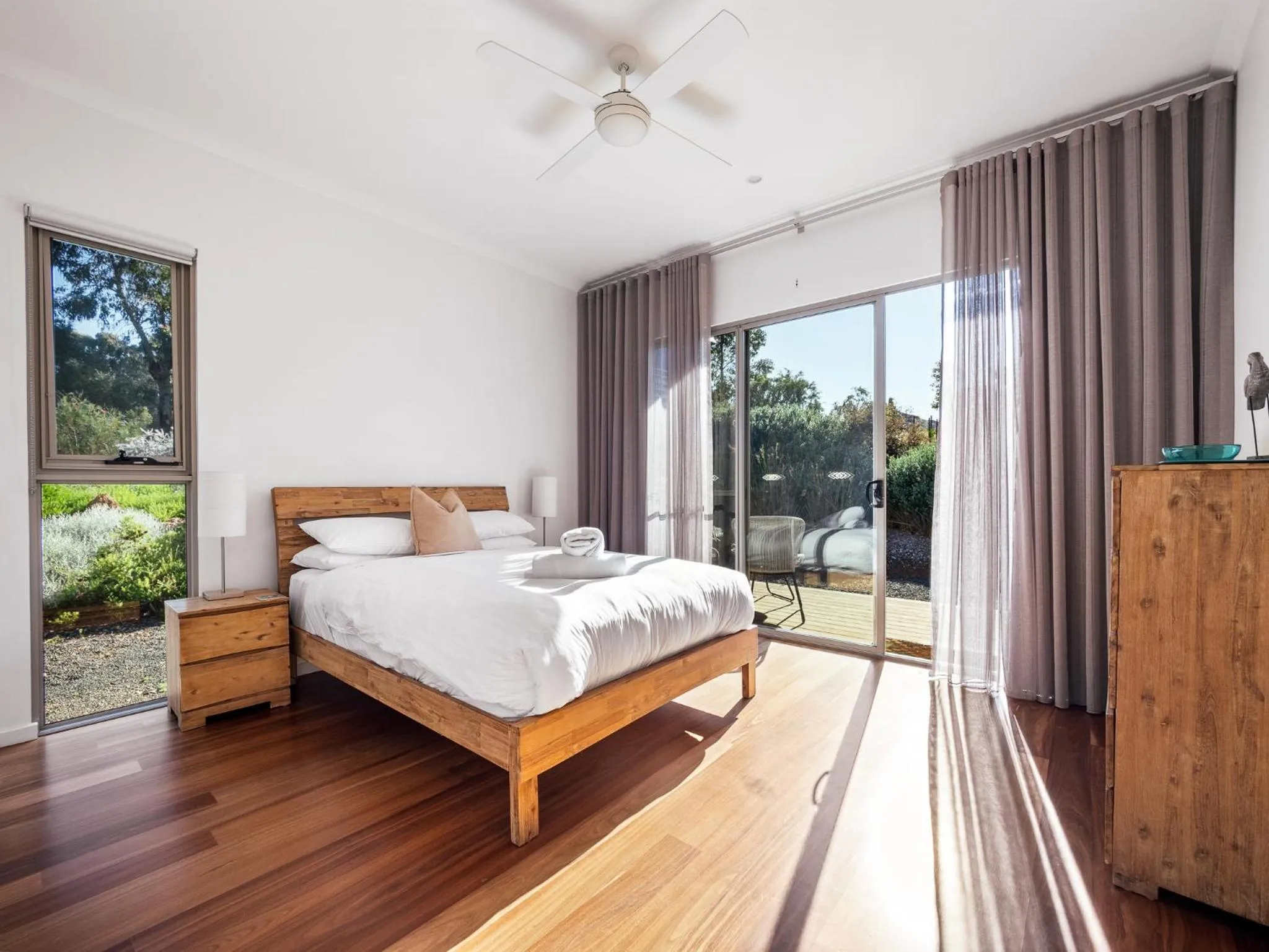Photo of the whole room, Bed in The Deck - Margaret River NEW