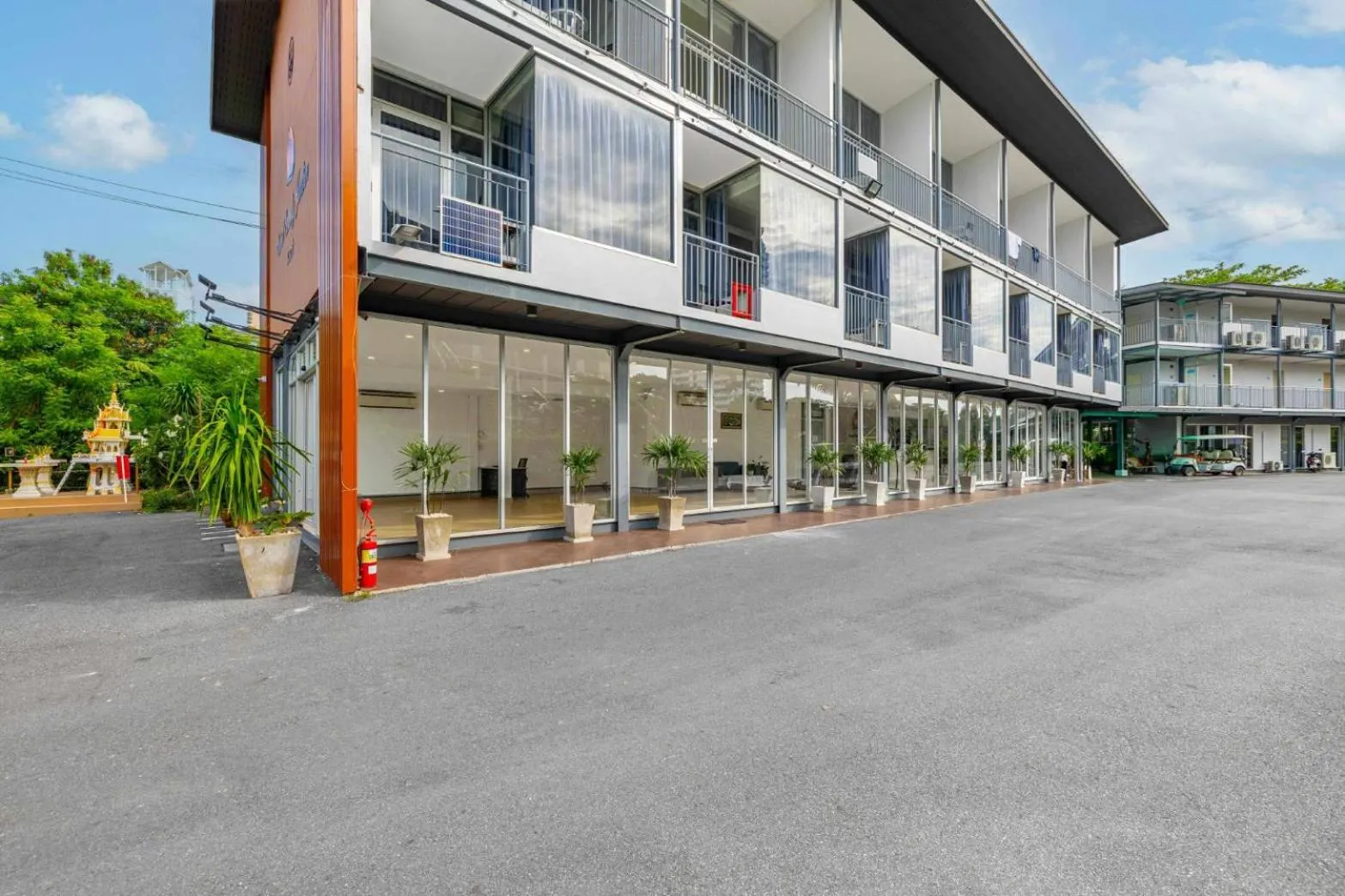 Property building in Sunset Serenity Jomtien Resort