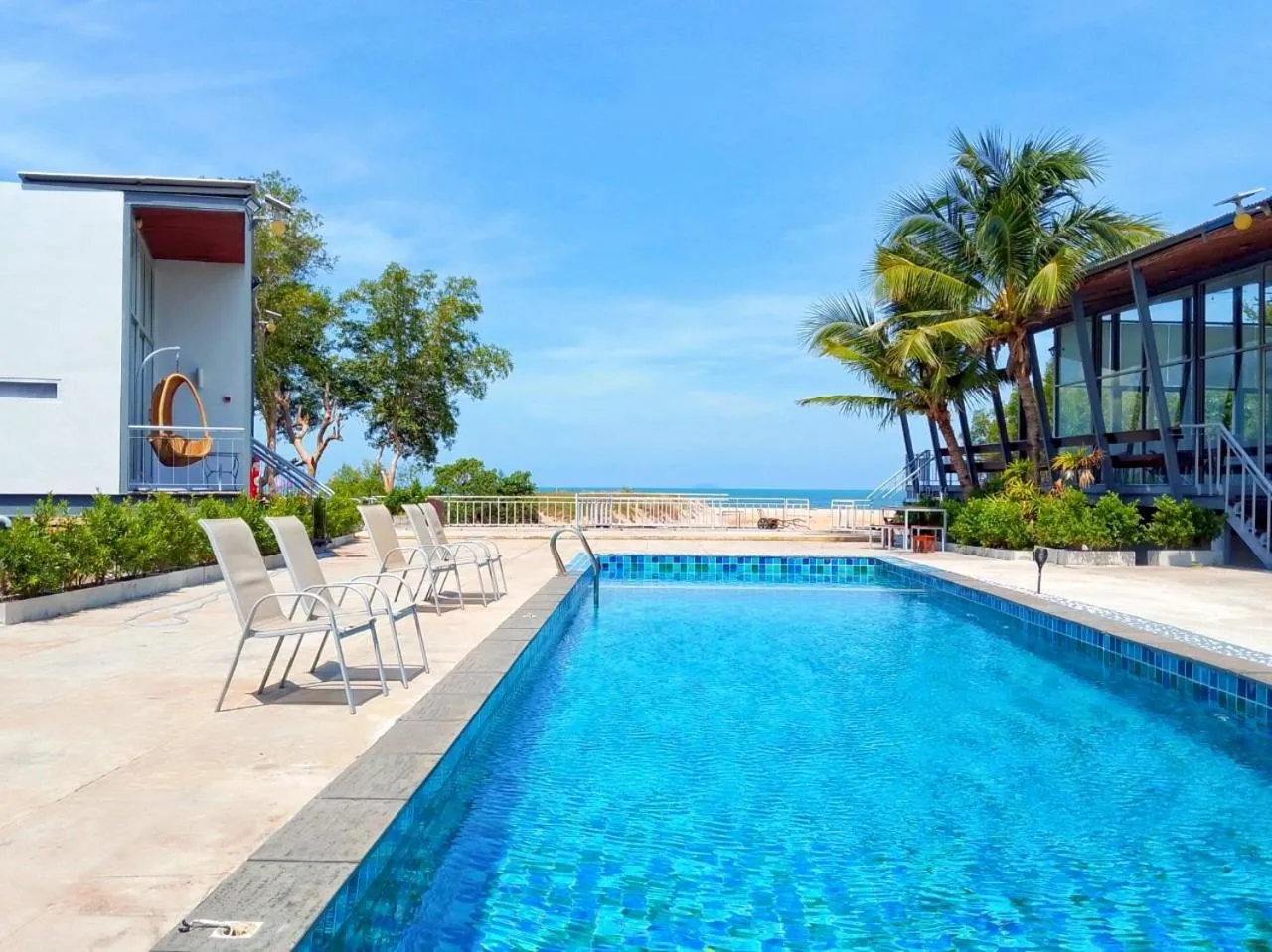 Swimming pool in Sunset Serenity Jomtien Resort