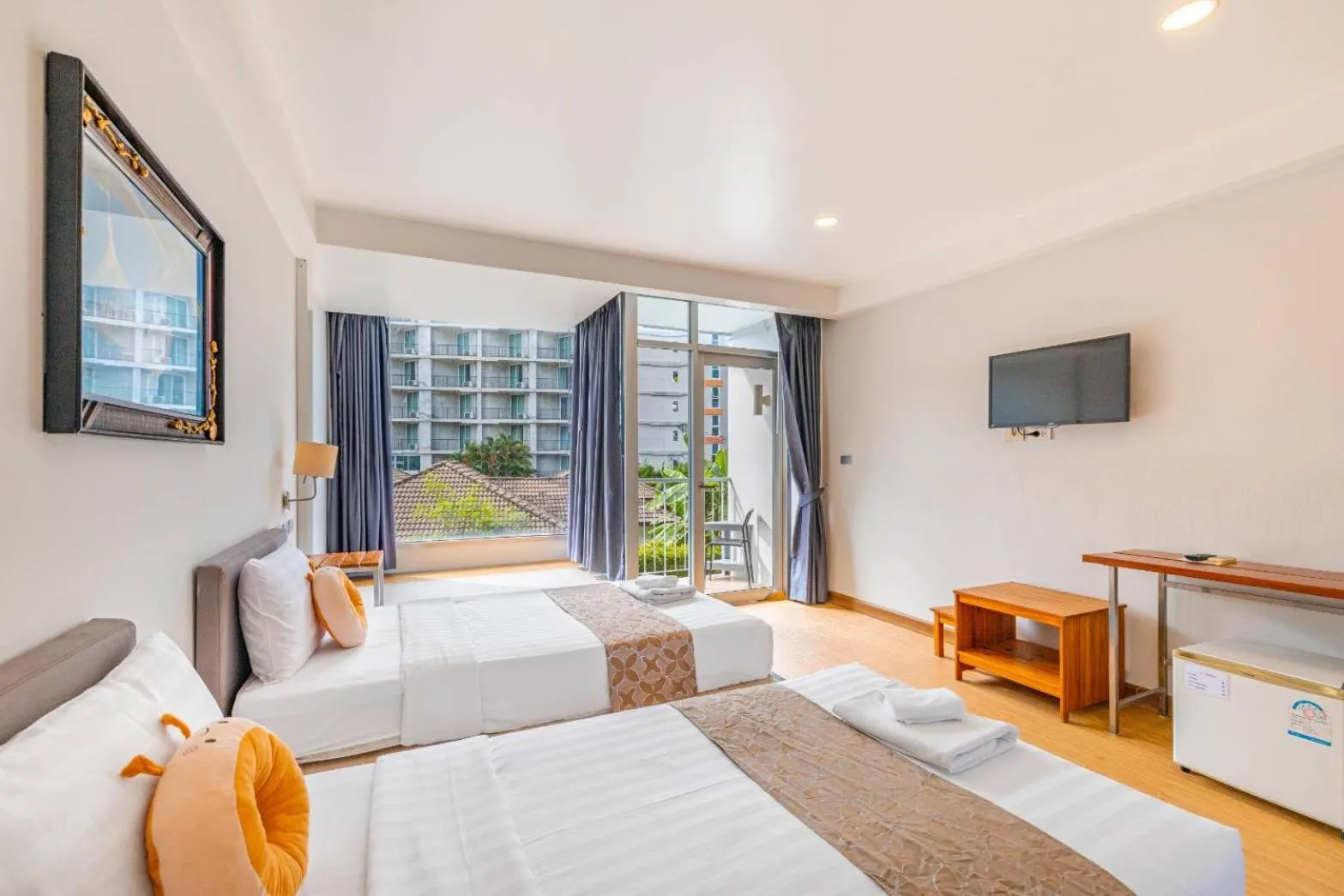 Communal lounge/ TV room, Bed in Sunset Serenity Jomtien Resort