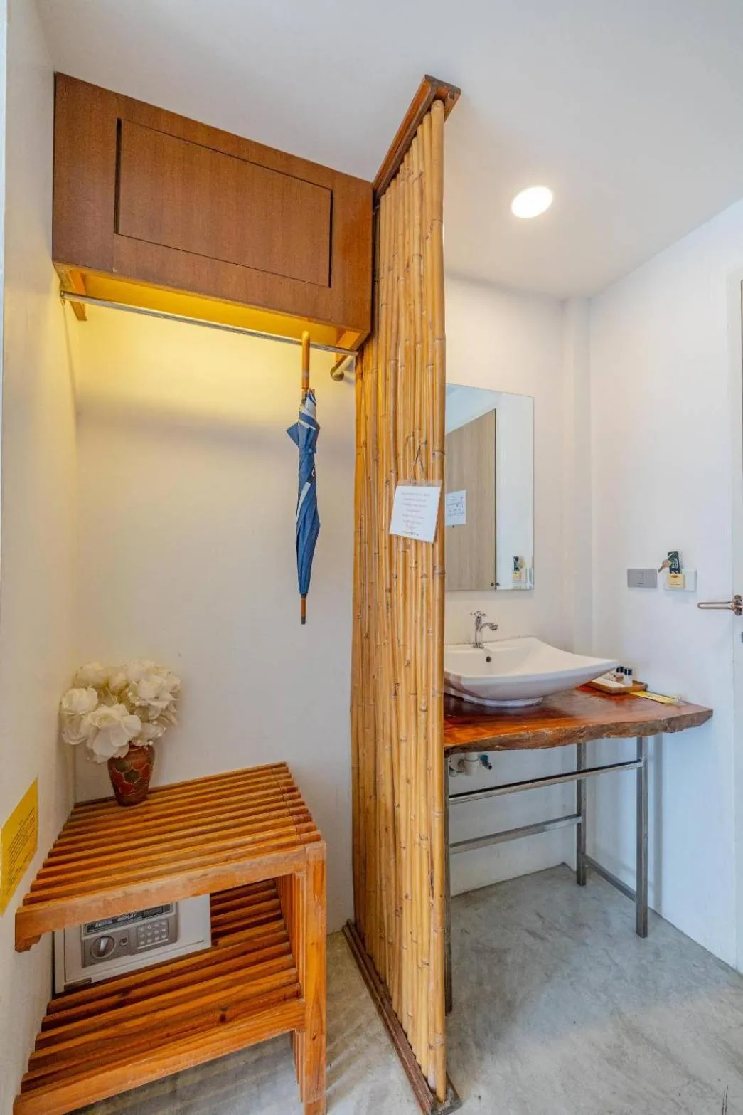 wardrobe in Sunset Serenity Jomtien Resort