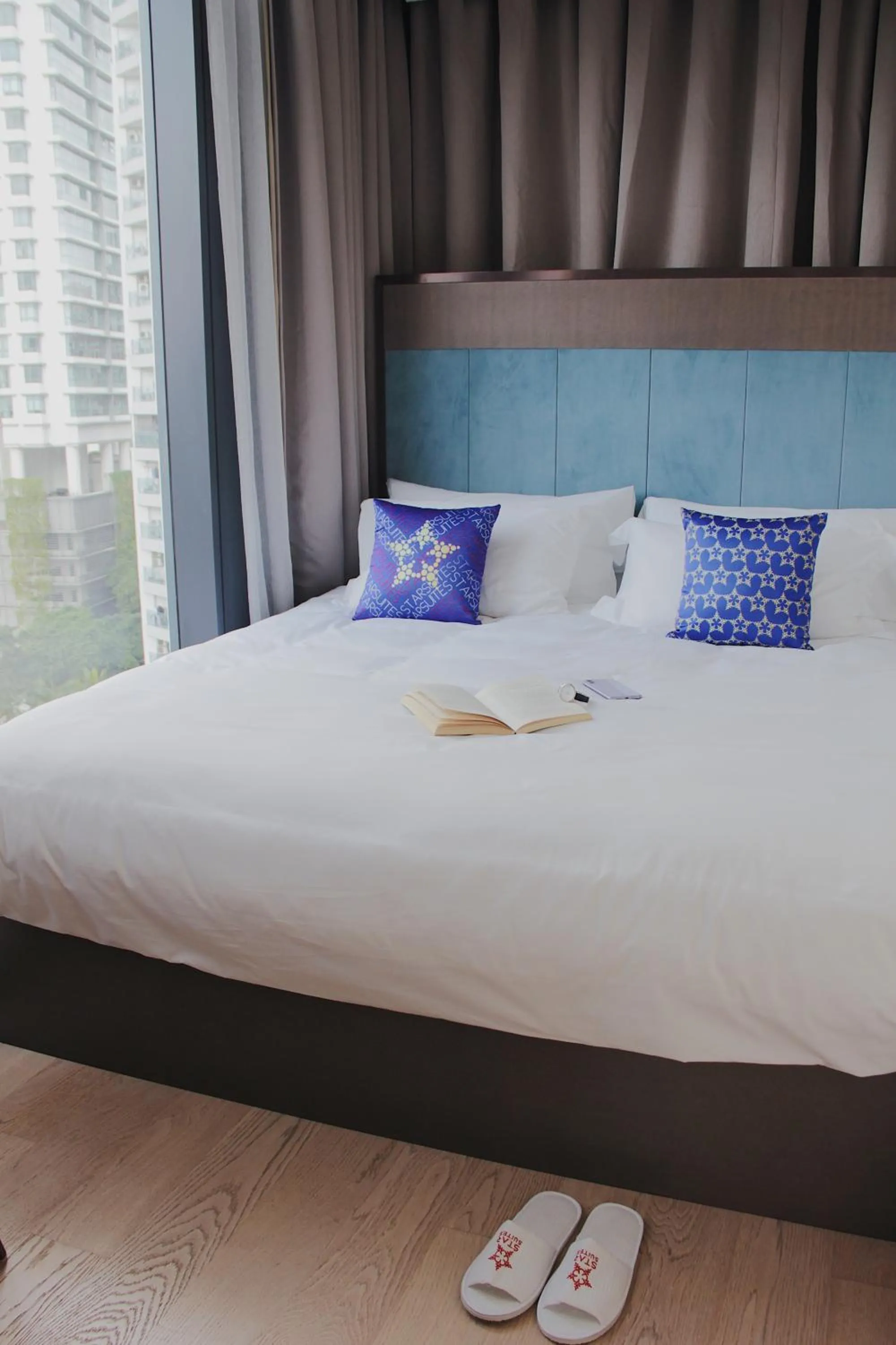 Bed in Star Deluxe Suites KLCC by WSD