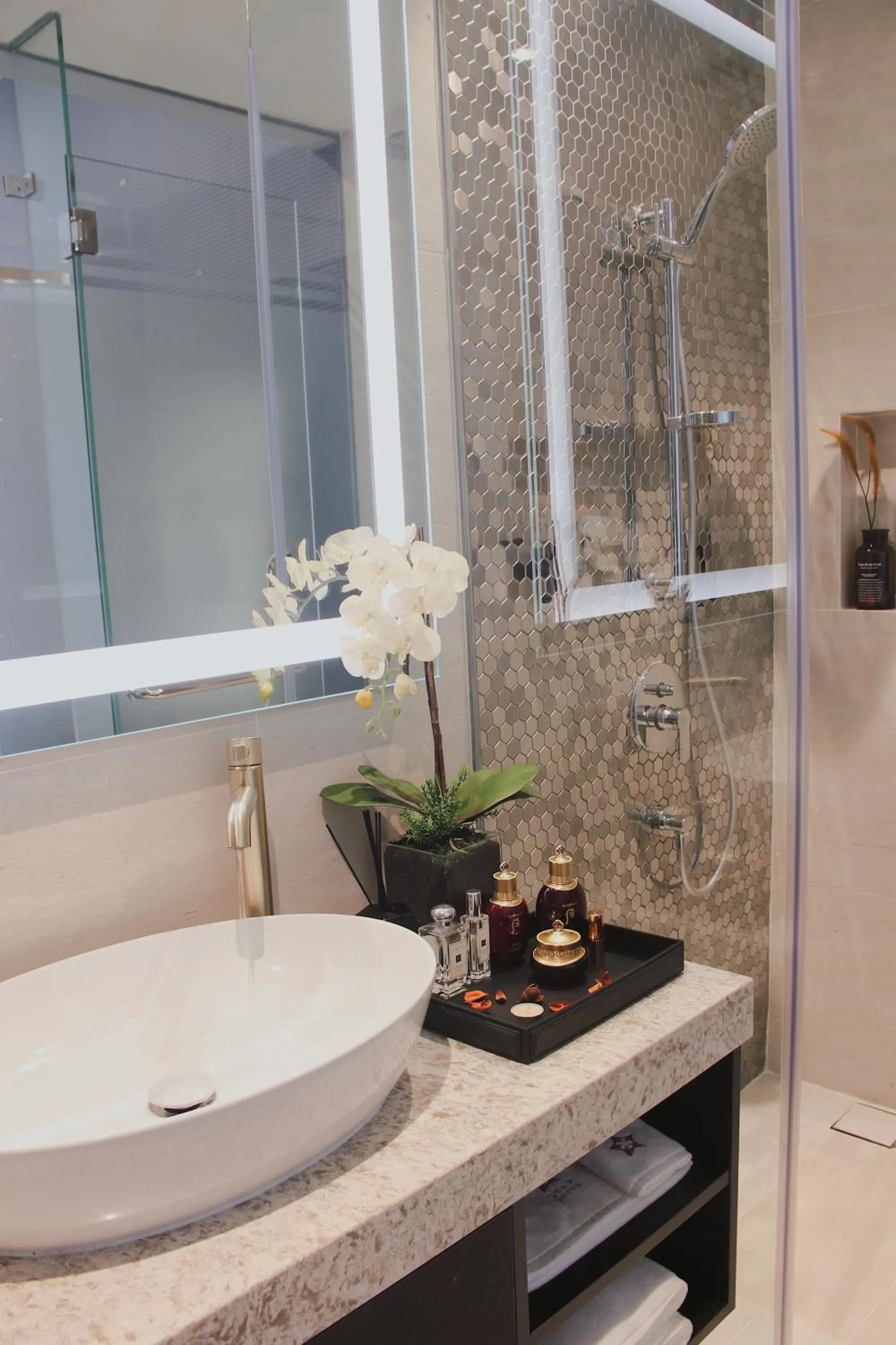 Shower in Star Deluxe Suites KLCC by WSD