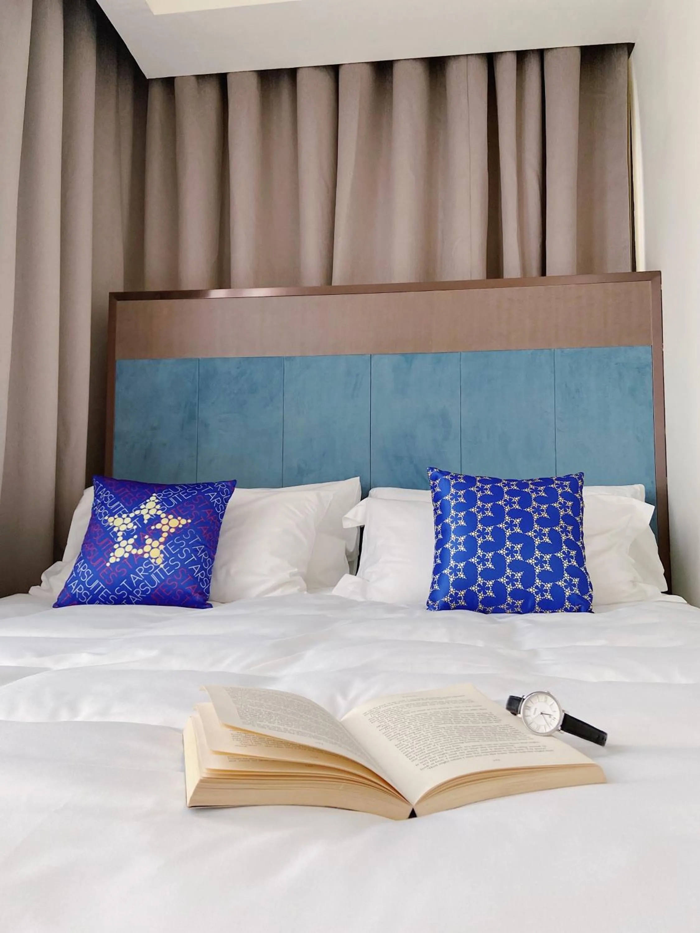 Bed in Star Deluxe Suites KLCC by WSD