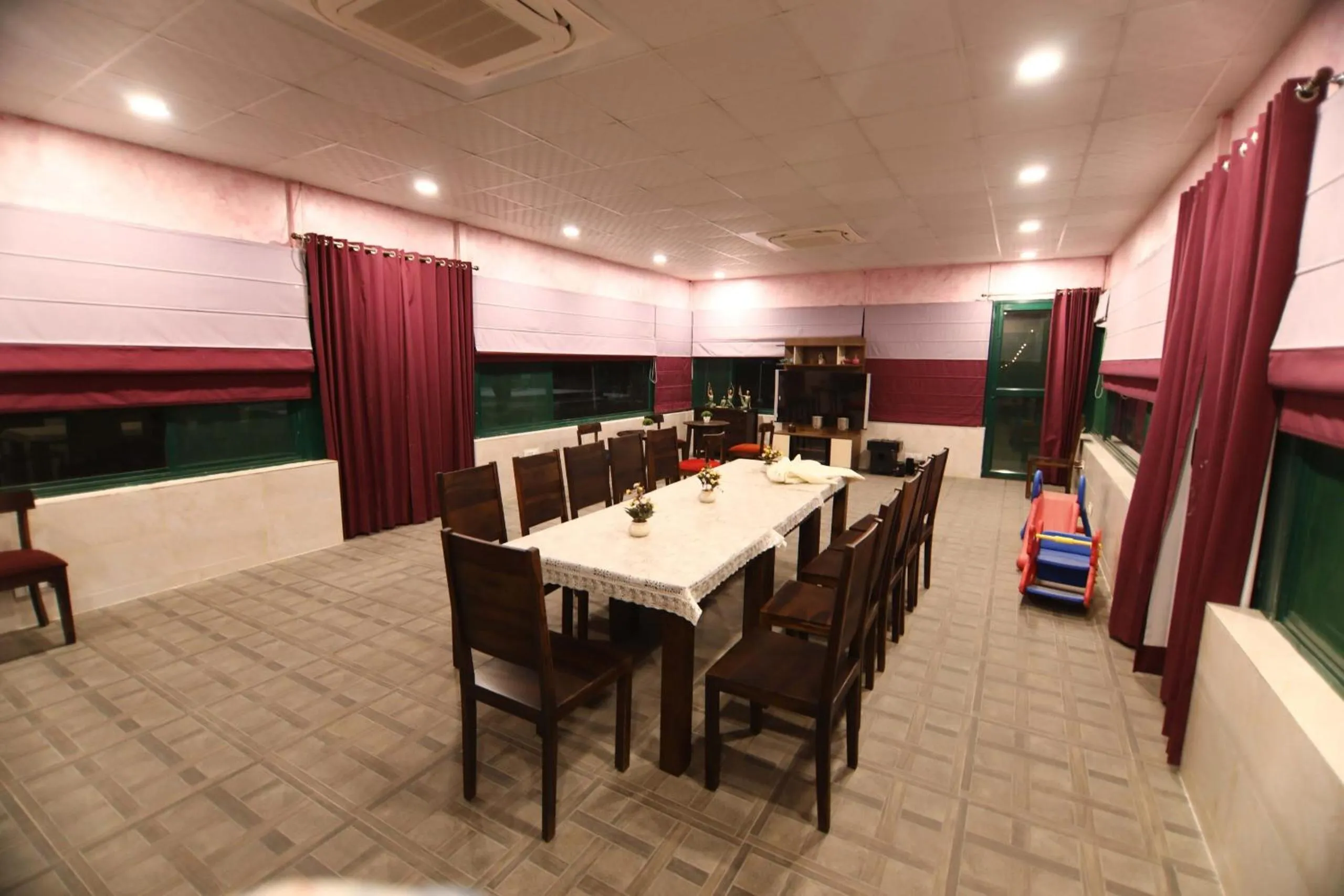 Restaurant/places to eat in Sukoon - A Wellness Resort, Uttarakhand