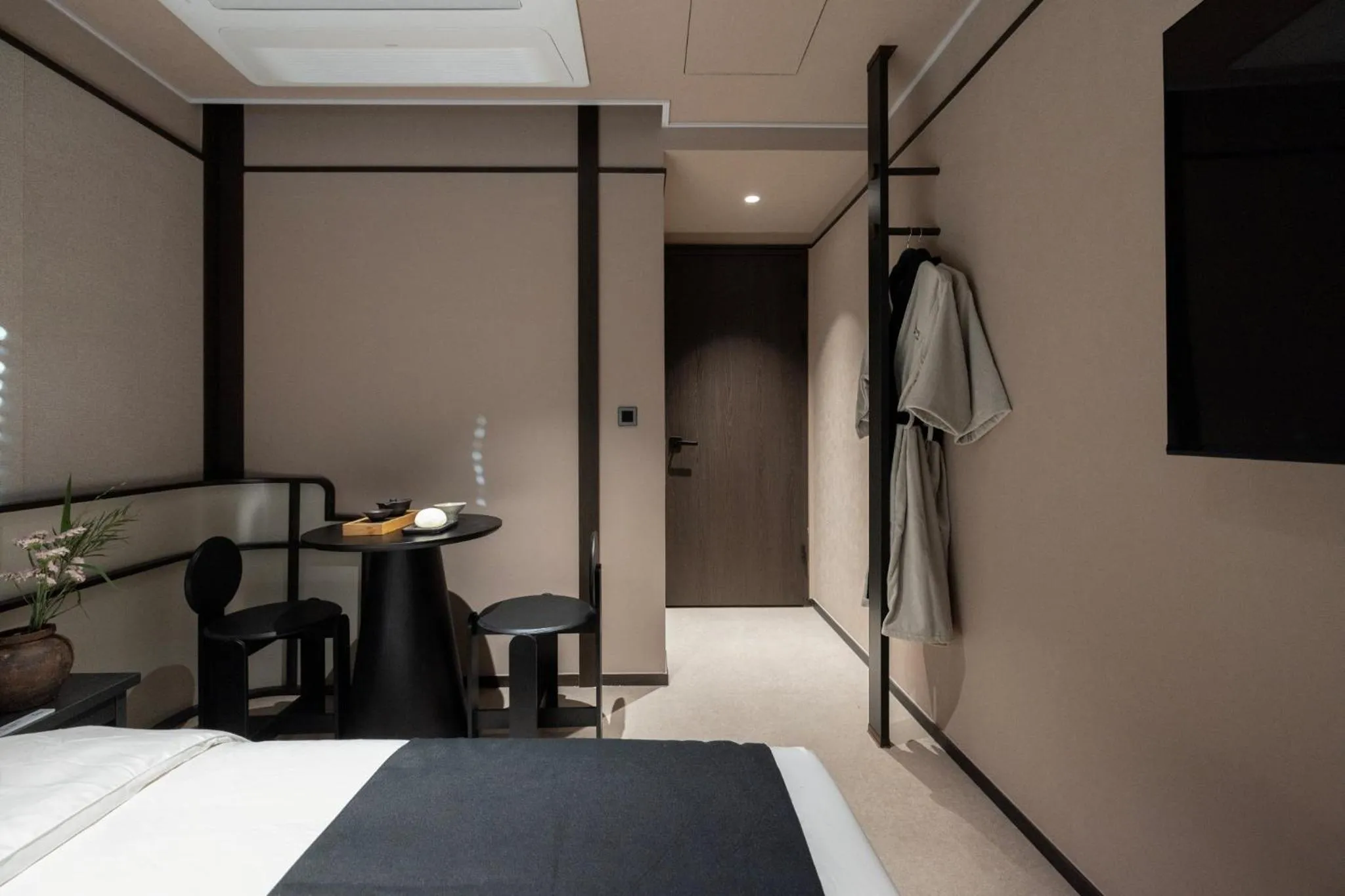 Photo of the whole room, Bed in Aank Hotel and Spa Jongno Unni