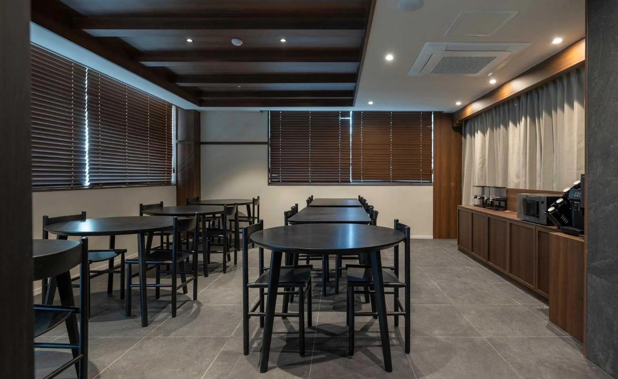 Restaurant/places to eat in Aank Hotel and Spa Jongno Unni