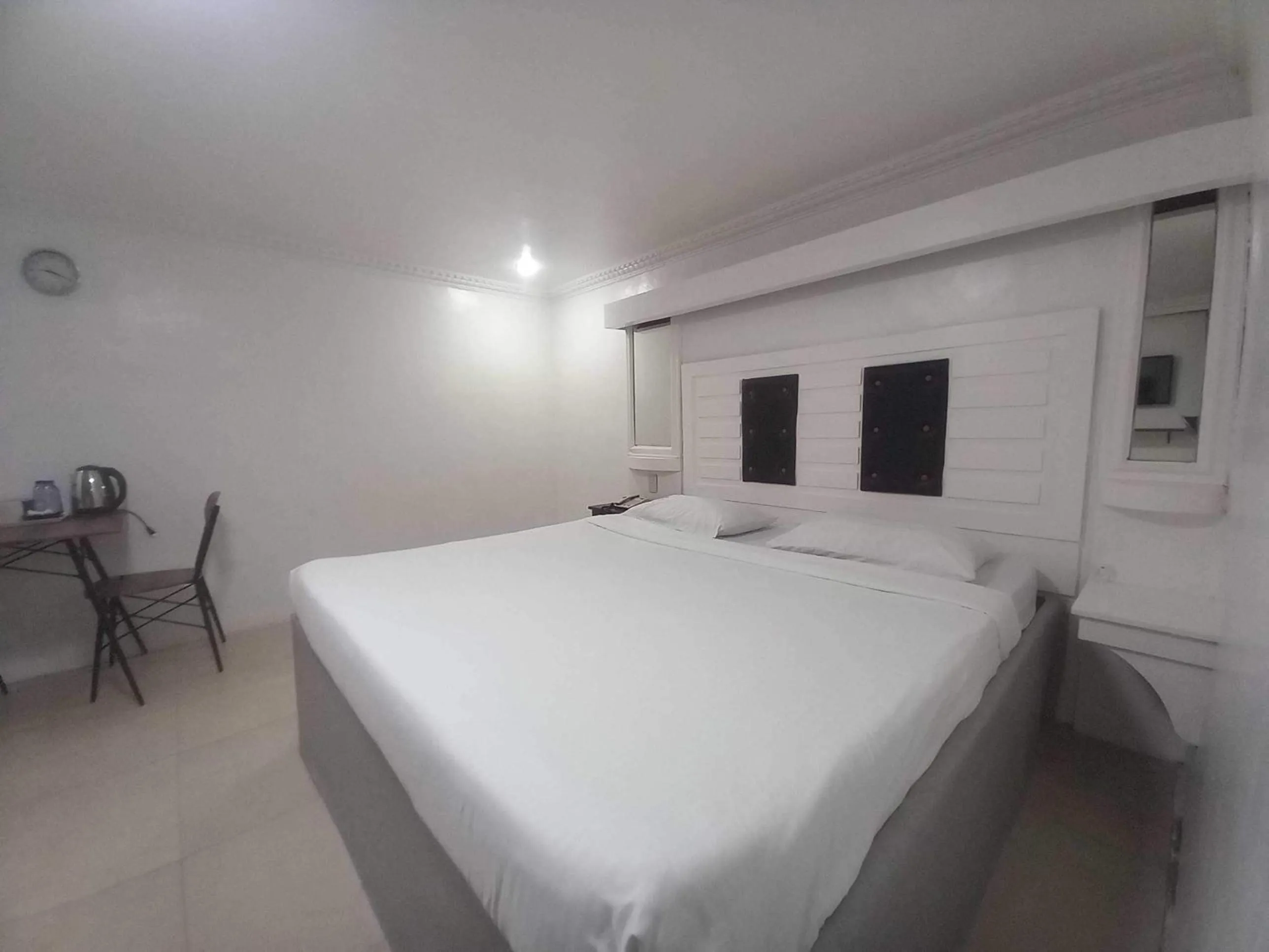 Bedroom in OYO 1141 Healing Condo Hotel