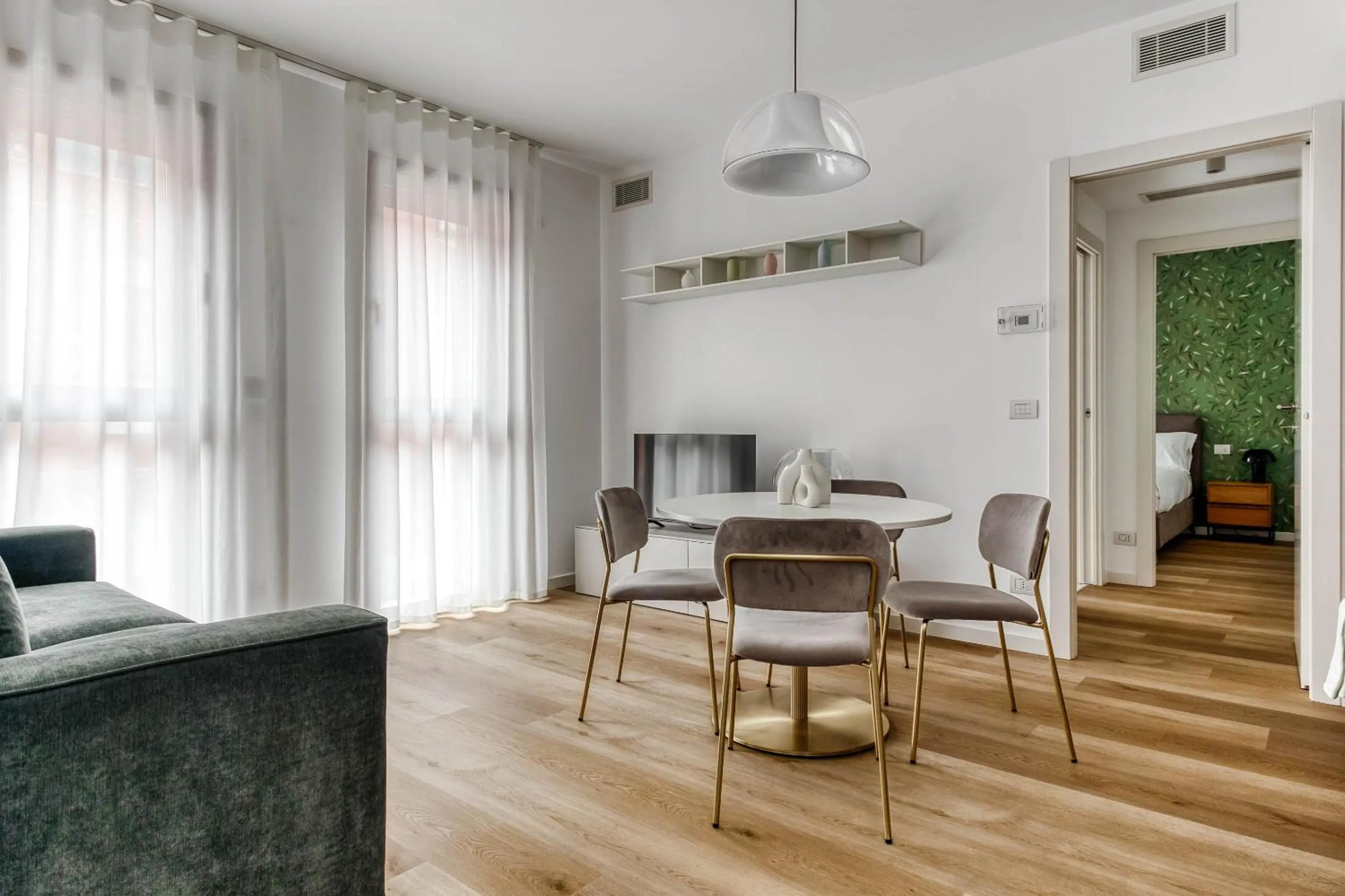 TV and multimedia in Limehome Milan Park Towers