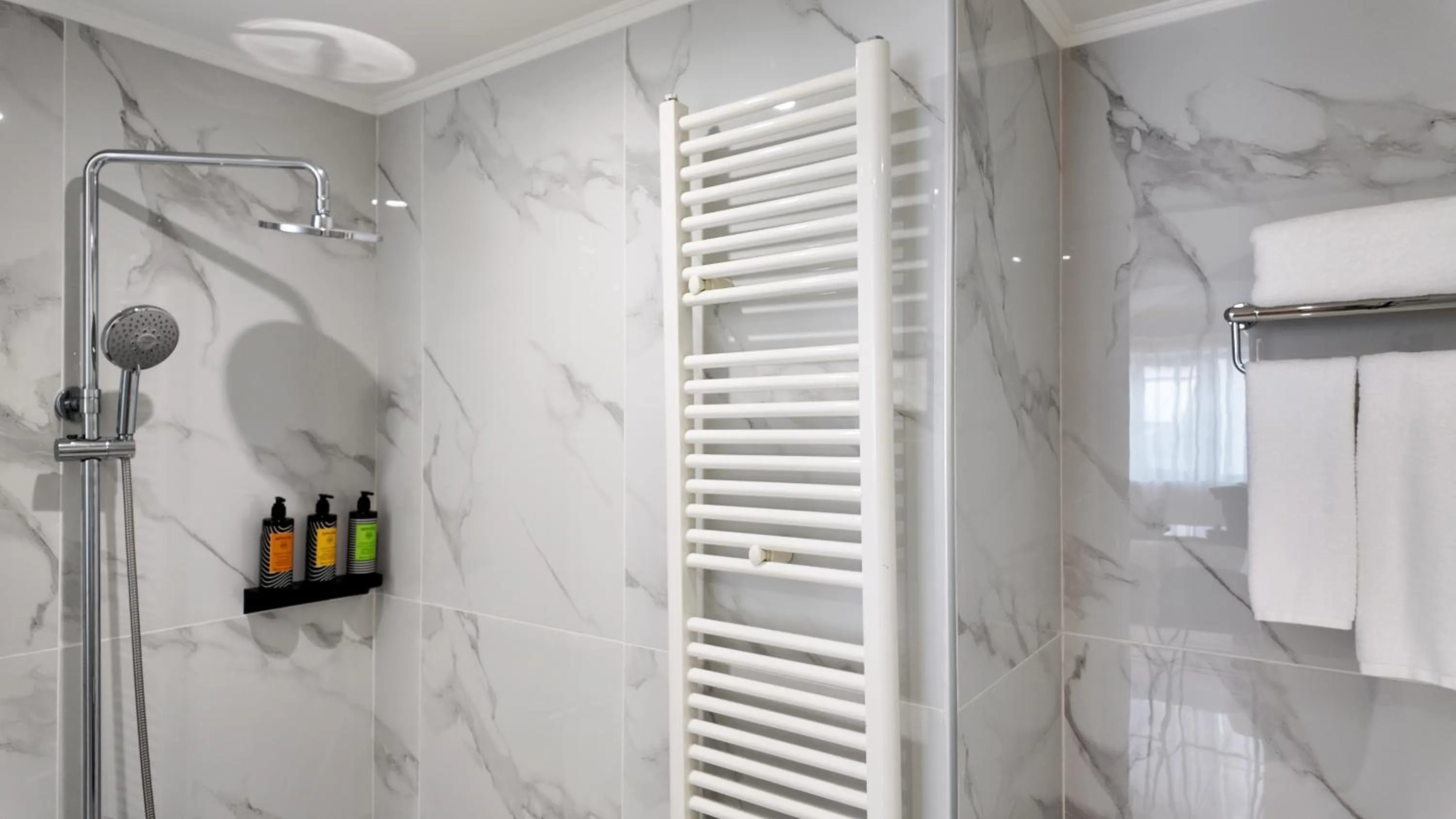 Shower in CC LUX Suites in Piraeus Port