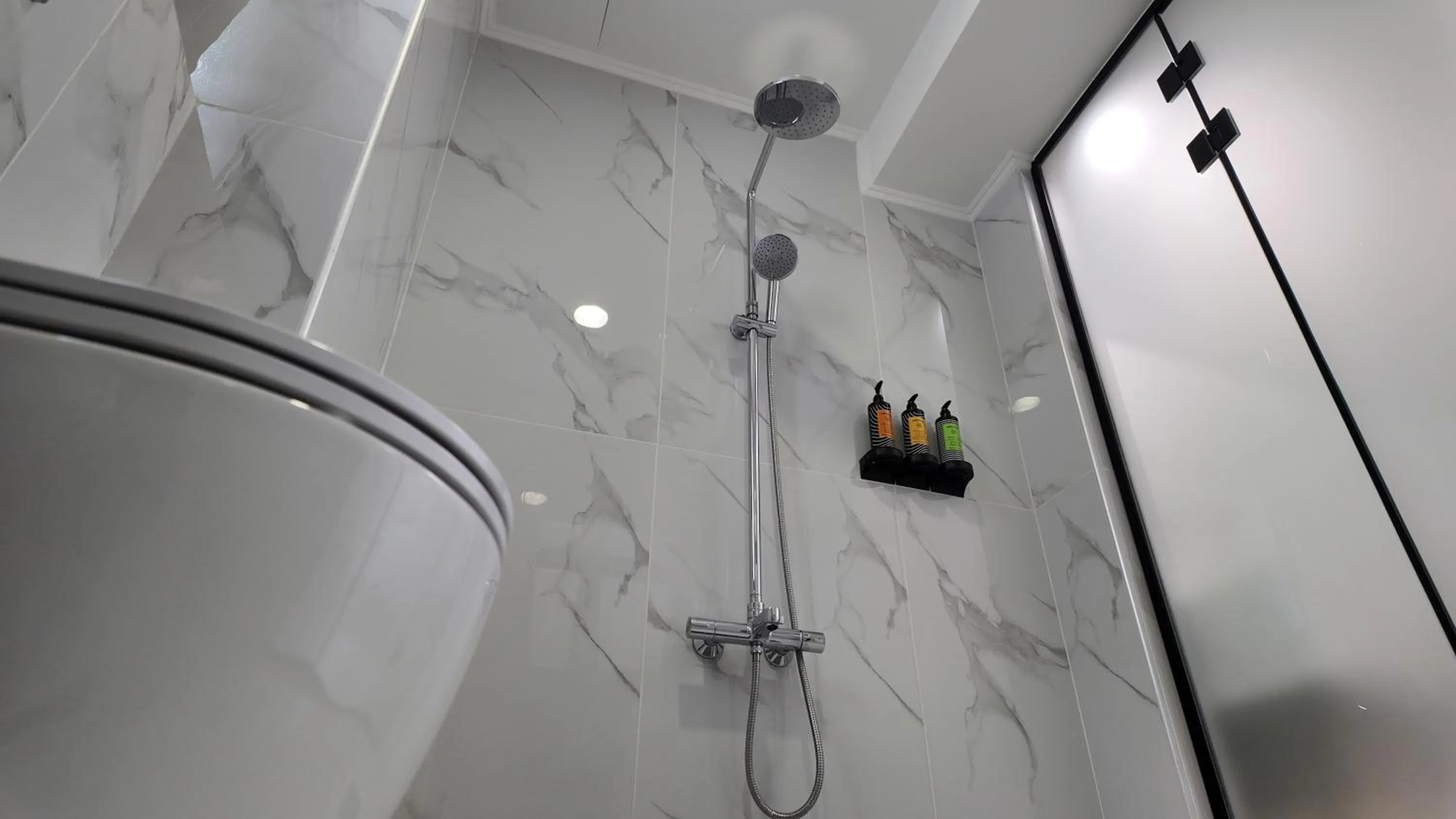 Shower in CC LUX Suites in Piraeus Port