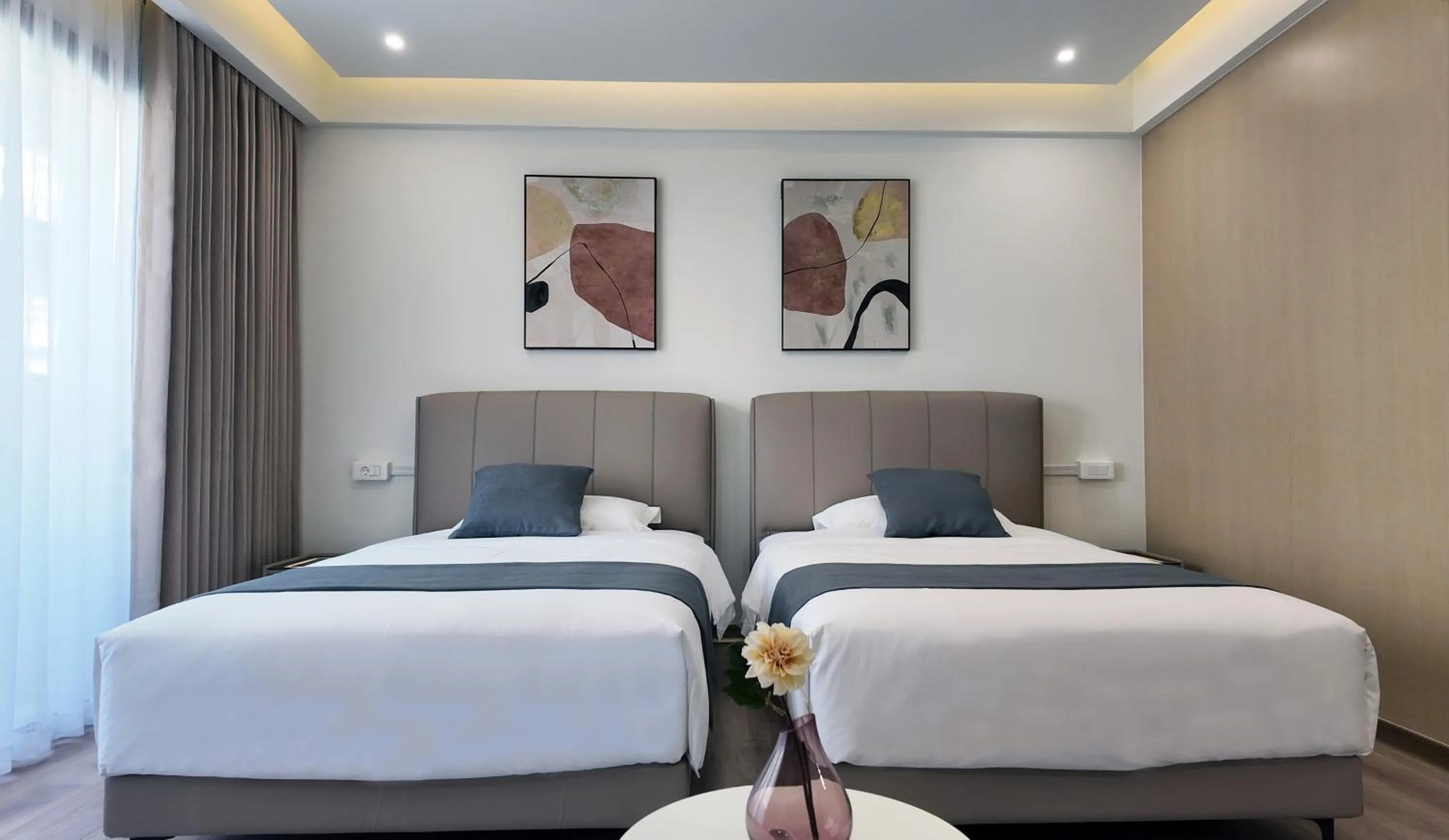 Bed in CC LUX Suites in Piraeus Port