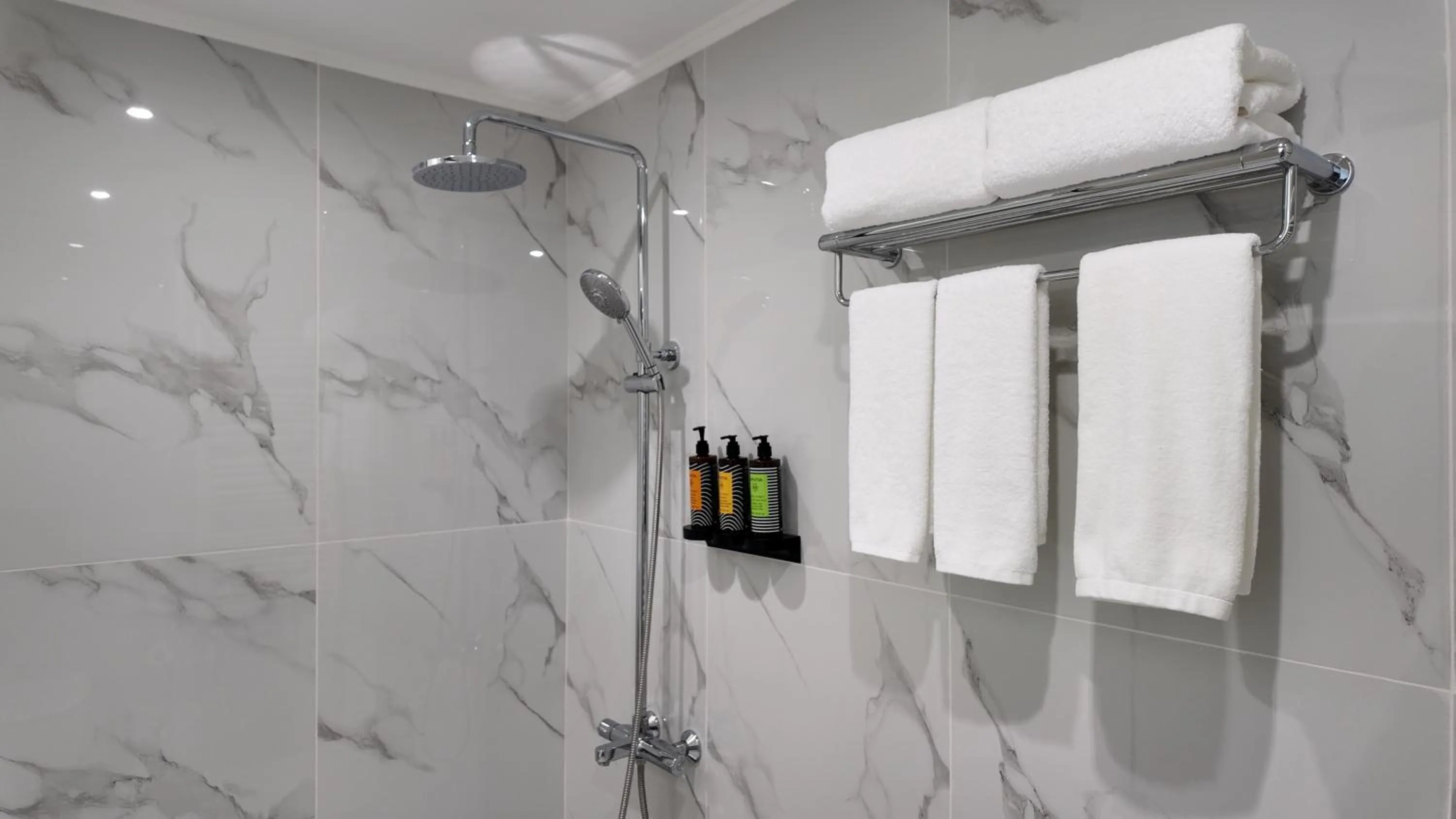 Shower in CC LUX Suites in Piraeus Port