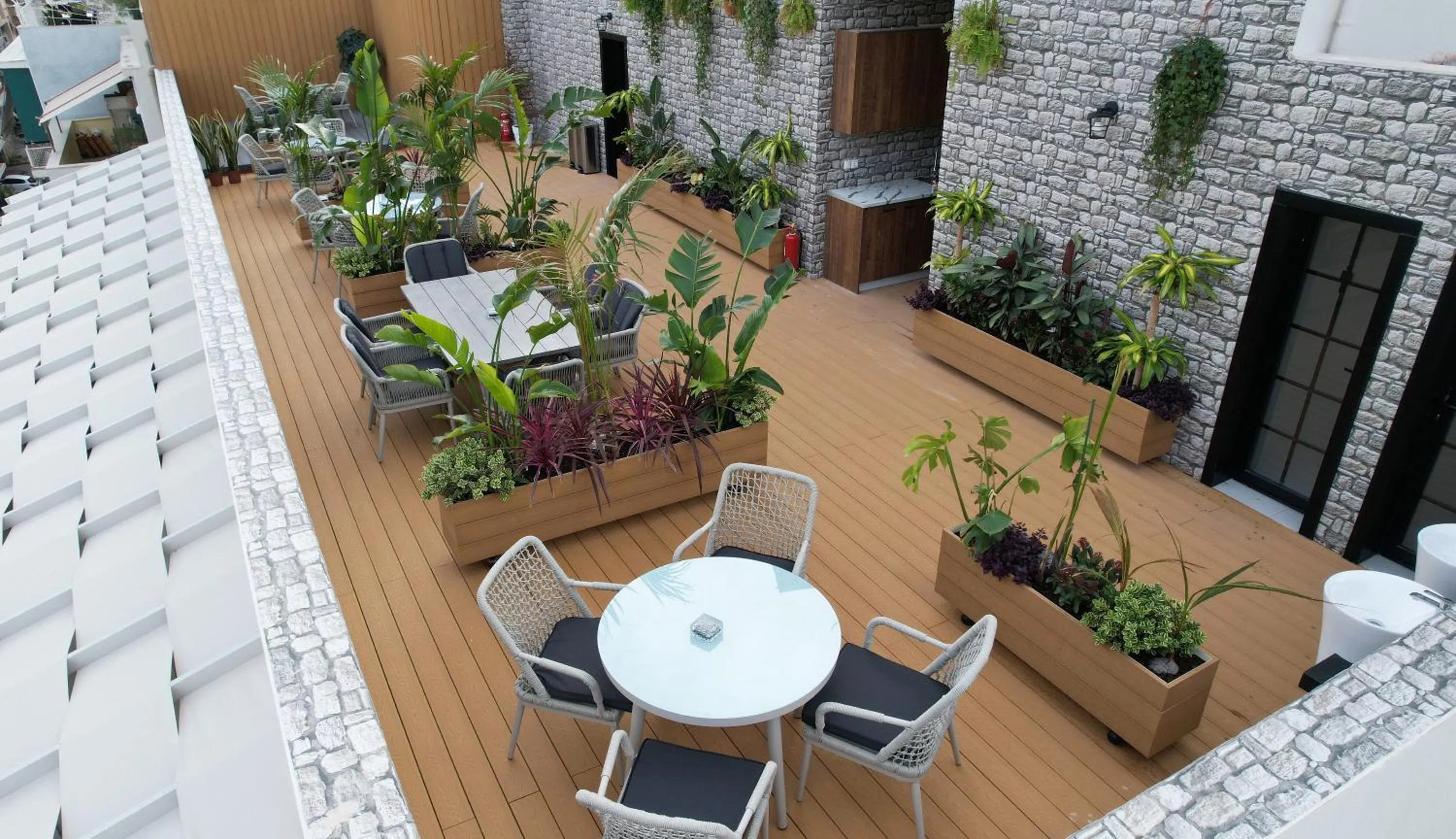 Garden in CC LUX Suites in Piraeus Port