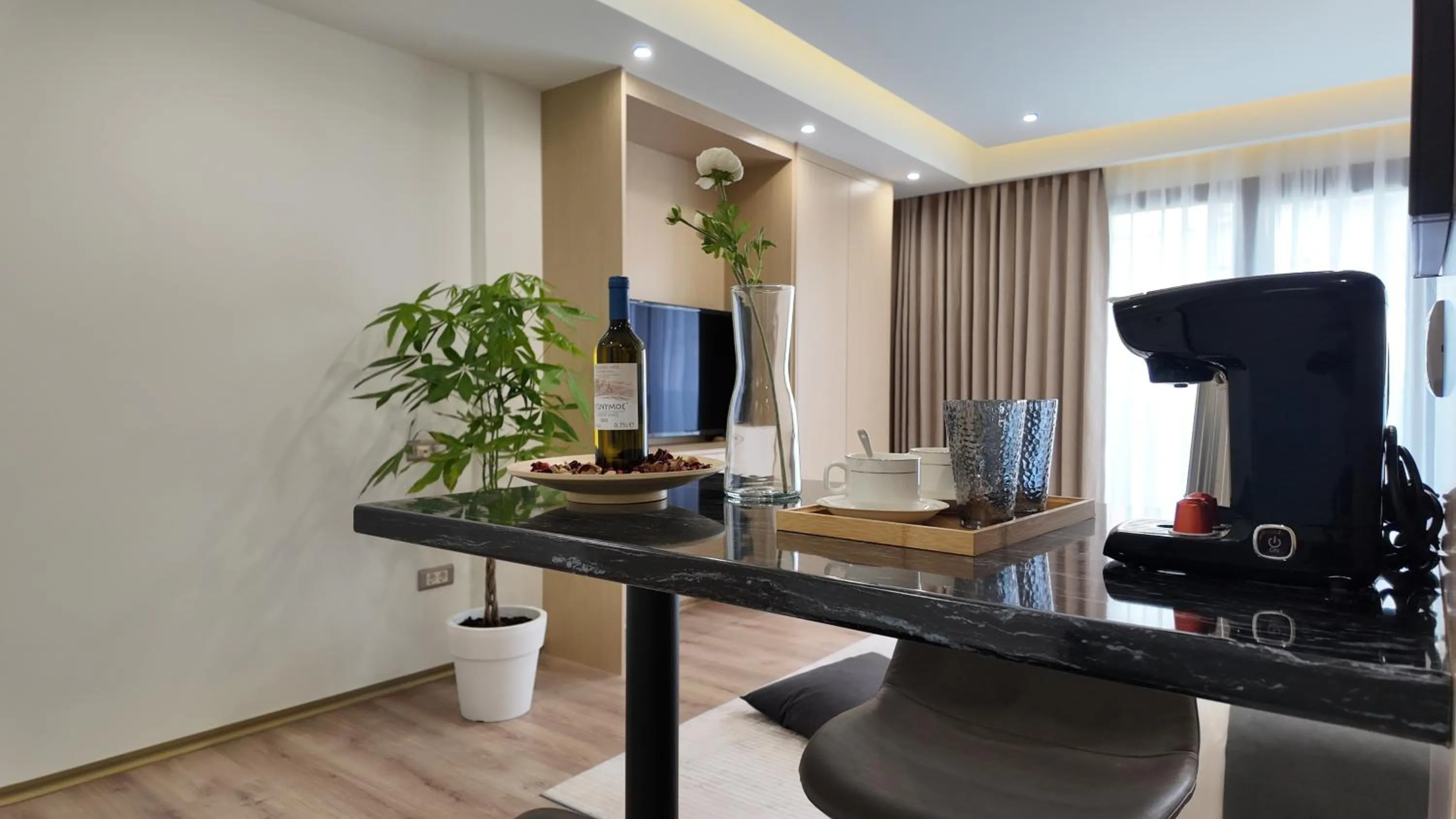 Coffee/tea facilities in CC LUX Suites in Piraeus Port