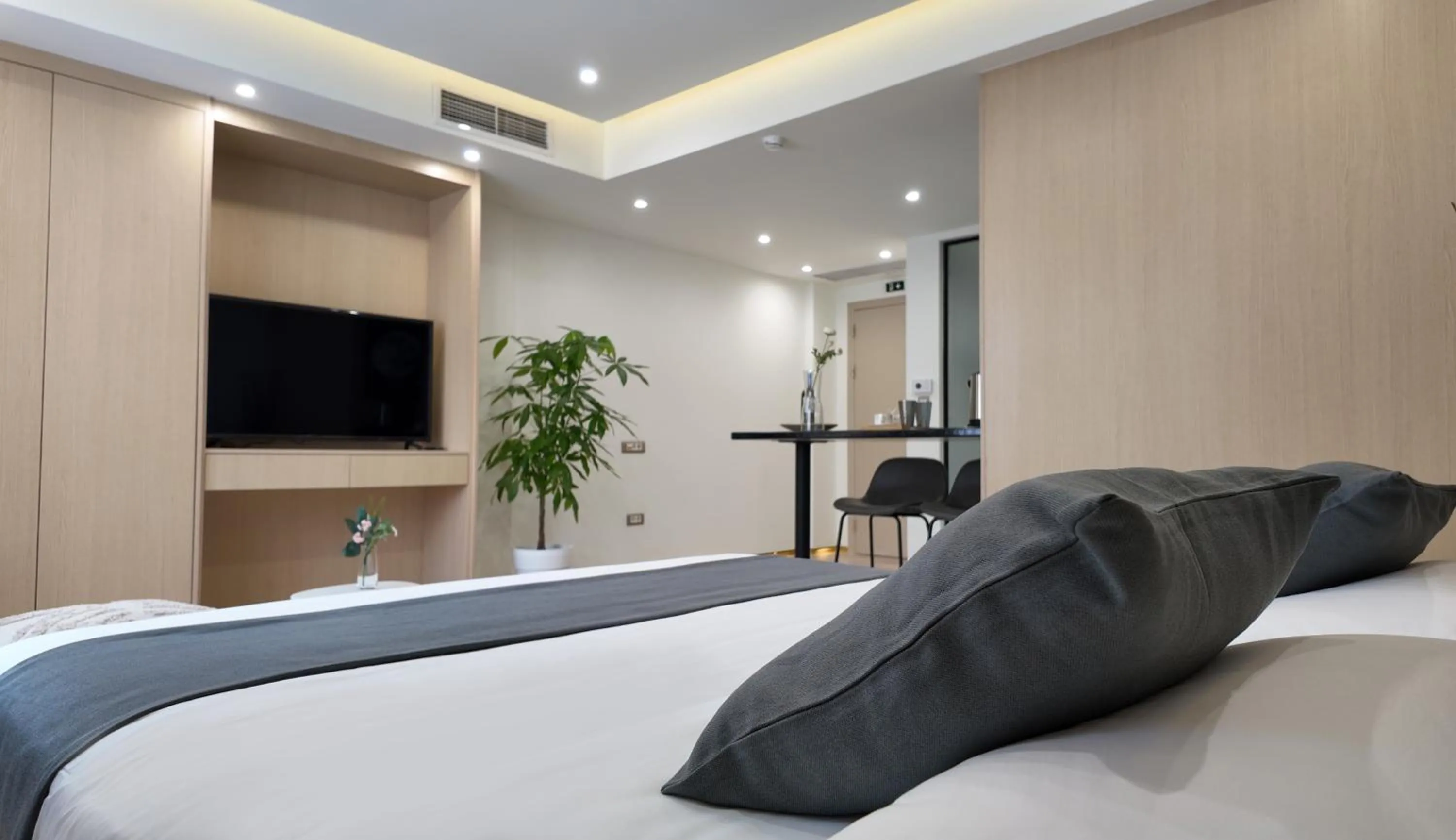 Bed in CC LUX Suites in Piraeus Port