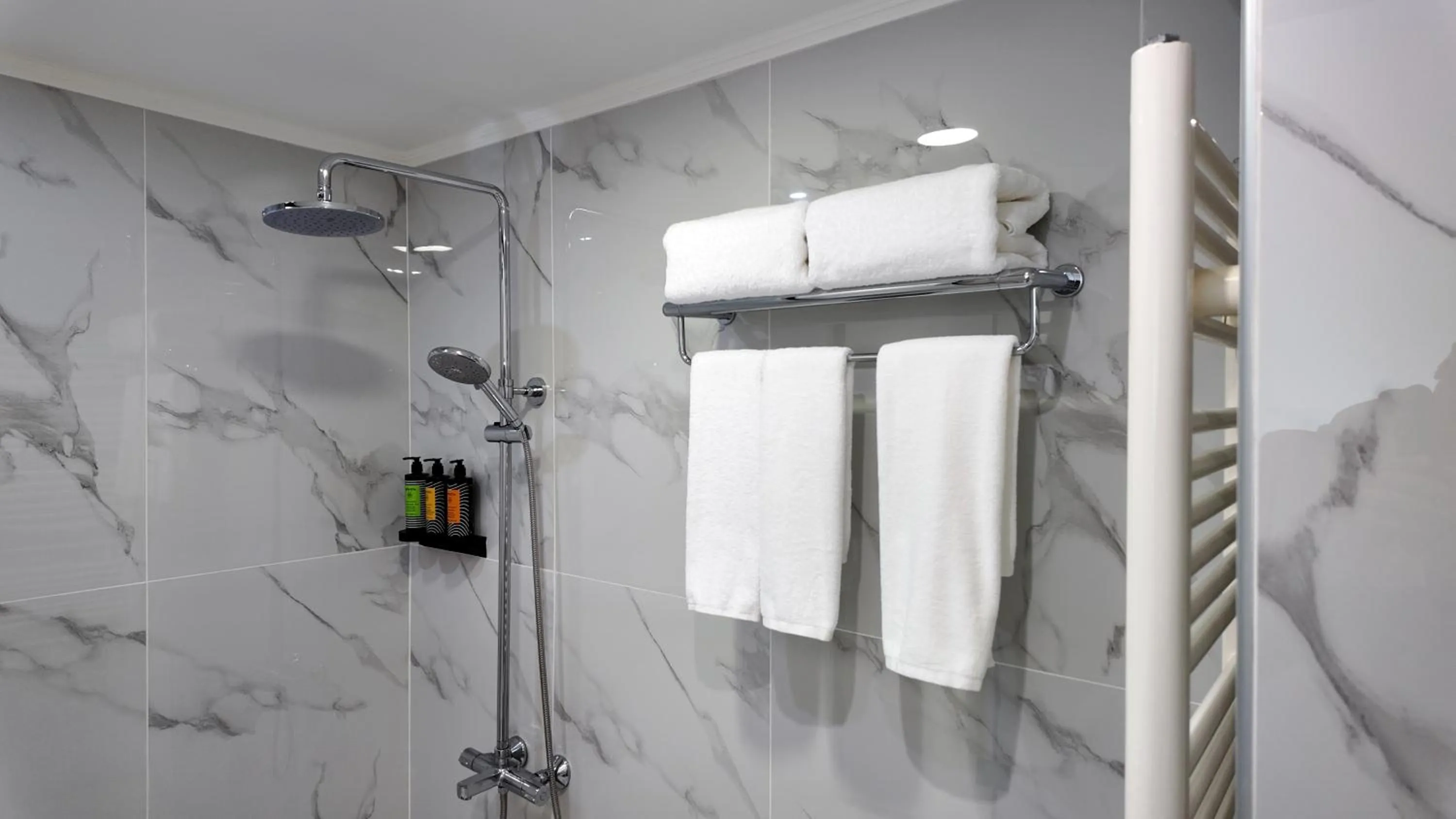 Shower in CC LUX Suites in Piraeus Port